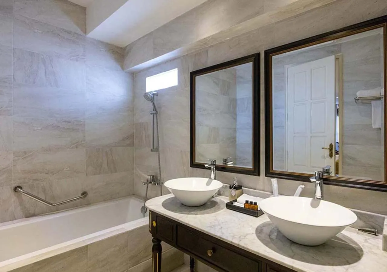 Bathroom in Le Thatluang D'oR Boutique Hotel