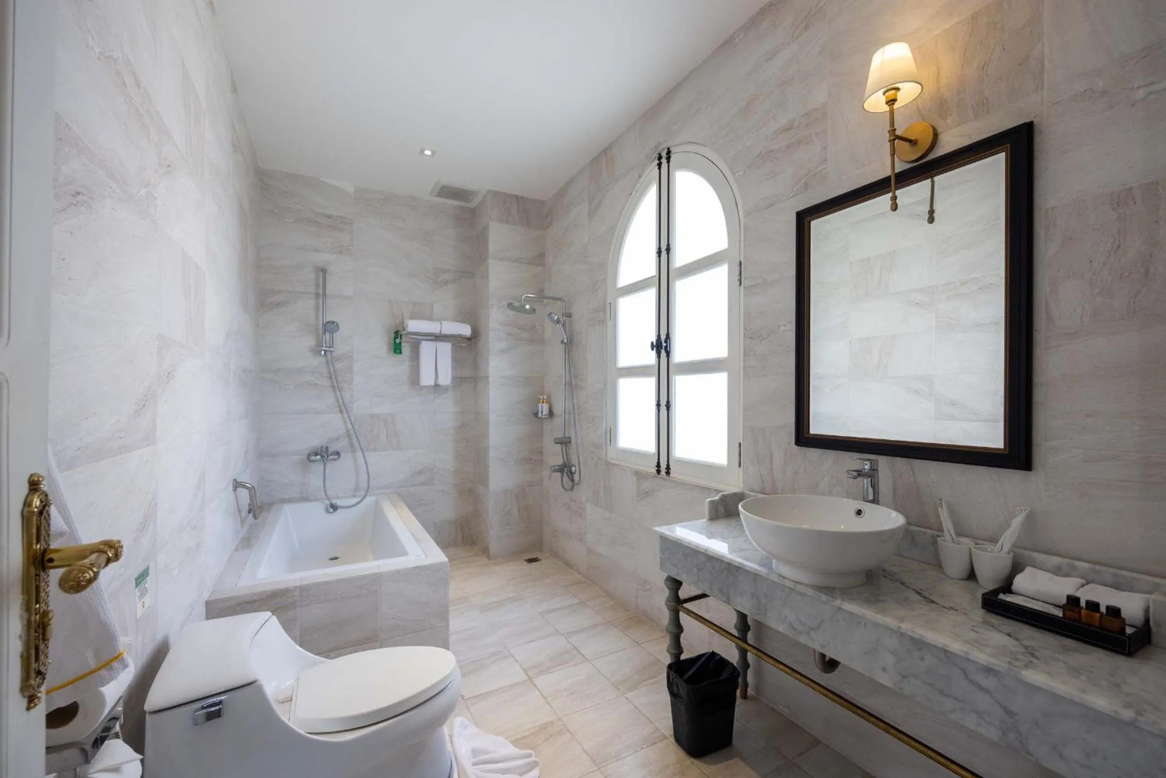 Bathroom in Le Thatluang D'oR Boutique Hotel