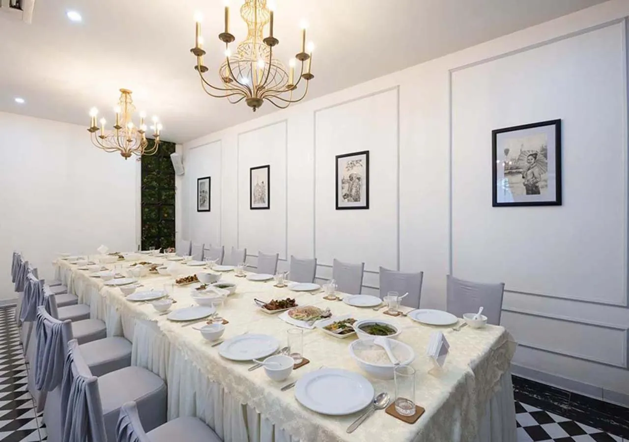 Dinner in Le Thatluang D'oR Boutique Hotel