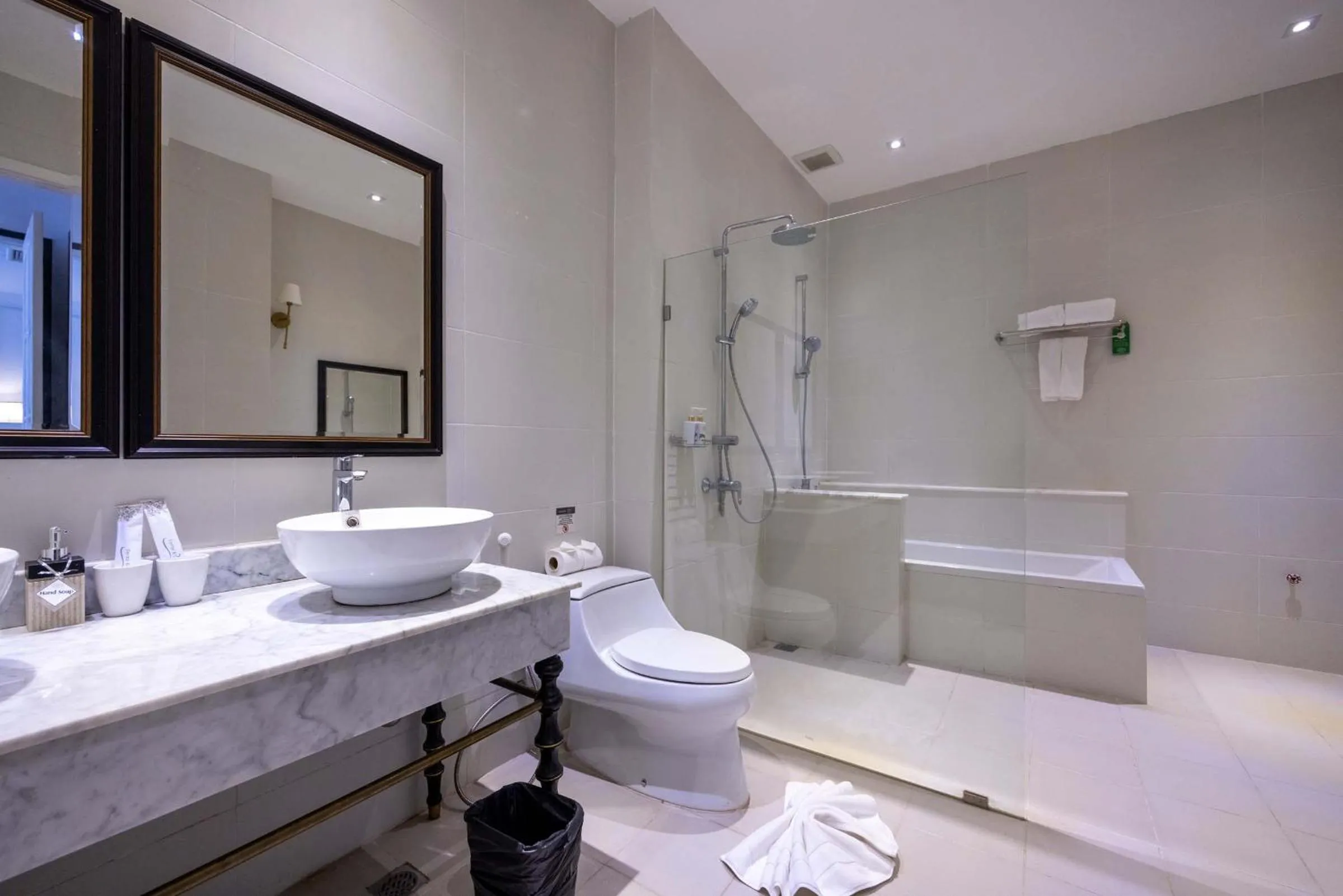 Bathroom in Le Thatluang D'oR Boutique Hotel