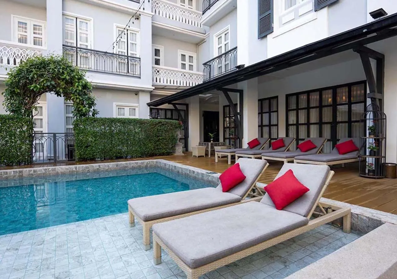 Swimming pool in Le Thatluang D'oR Boutique Hotel