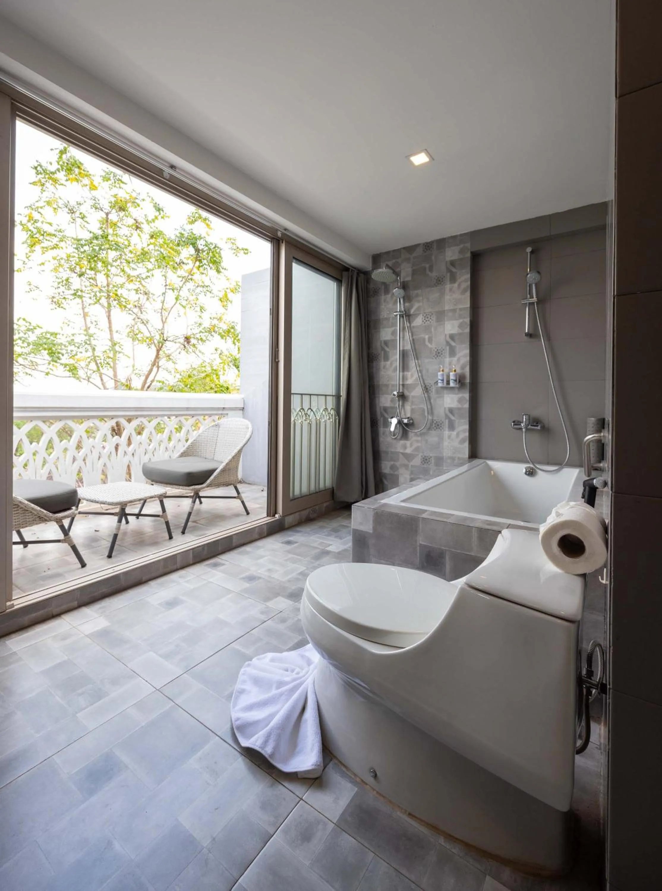 Bathroom, Bed in Le Thatluang D'oR Boutique Hotel