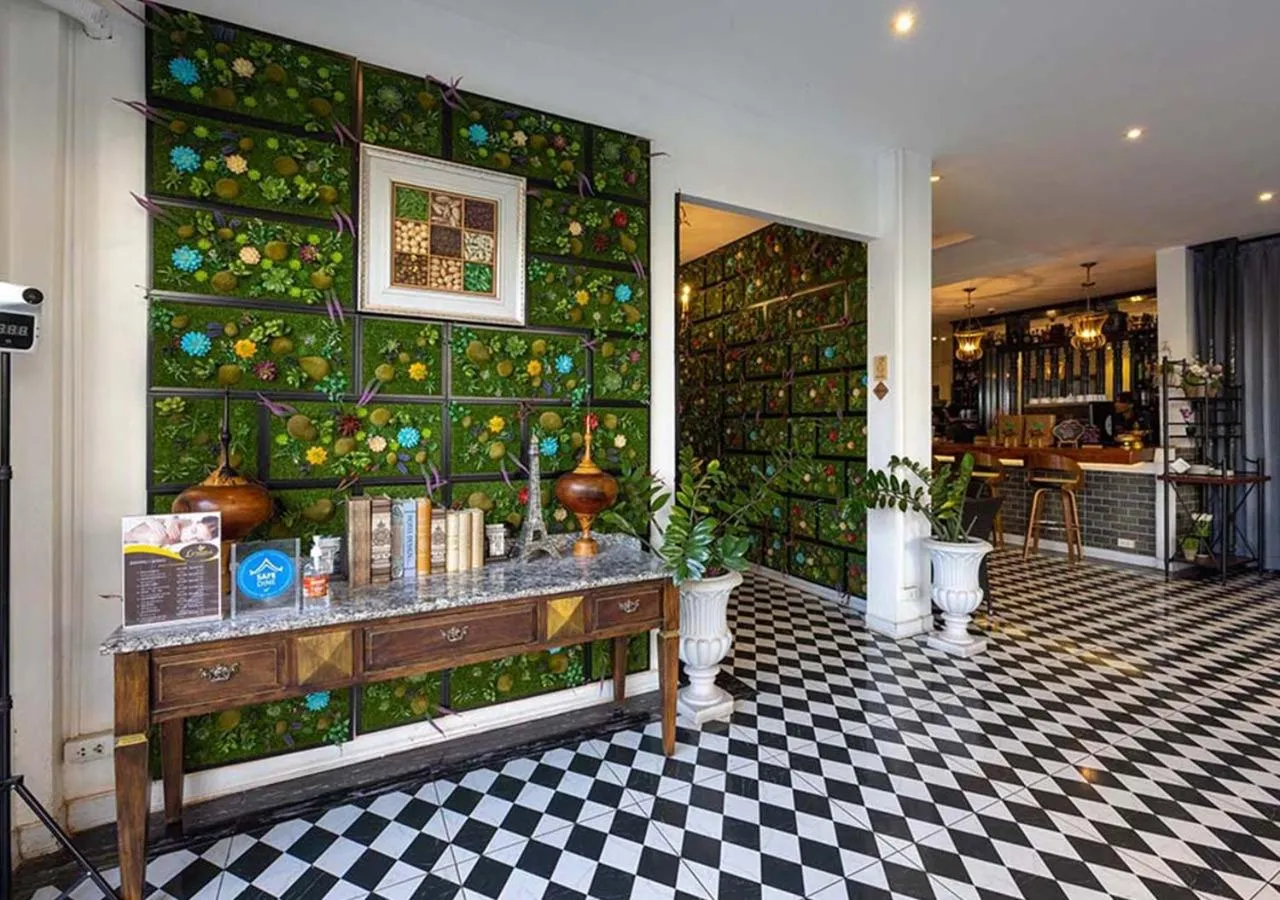 Restaurant/places to eat in Le Thatluang D'oR Boutique Hotel