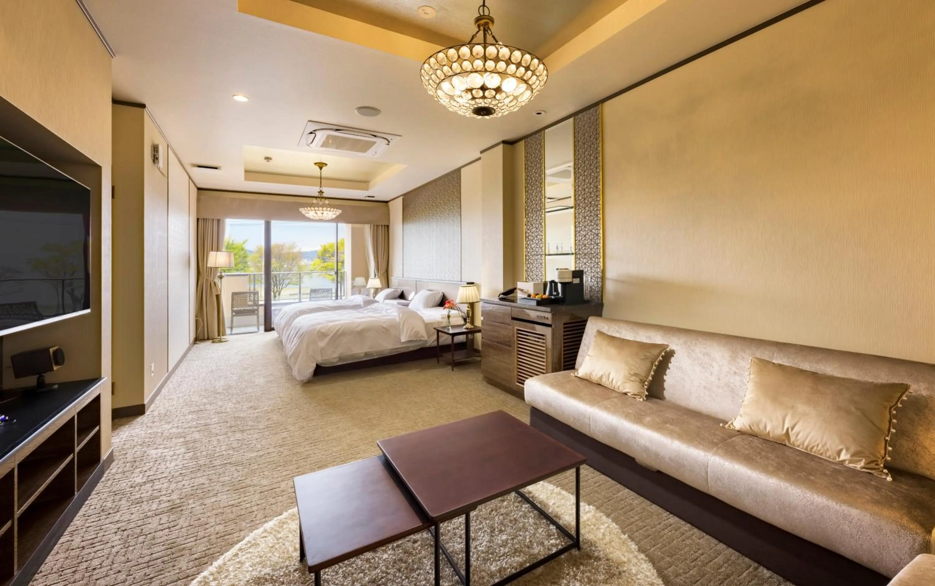 Bed in Katakura Silk Hotel