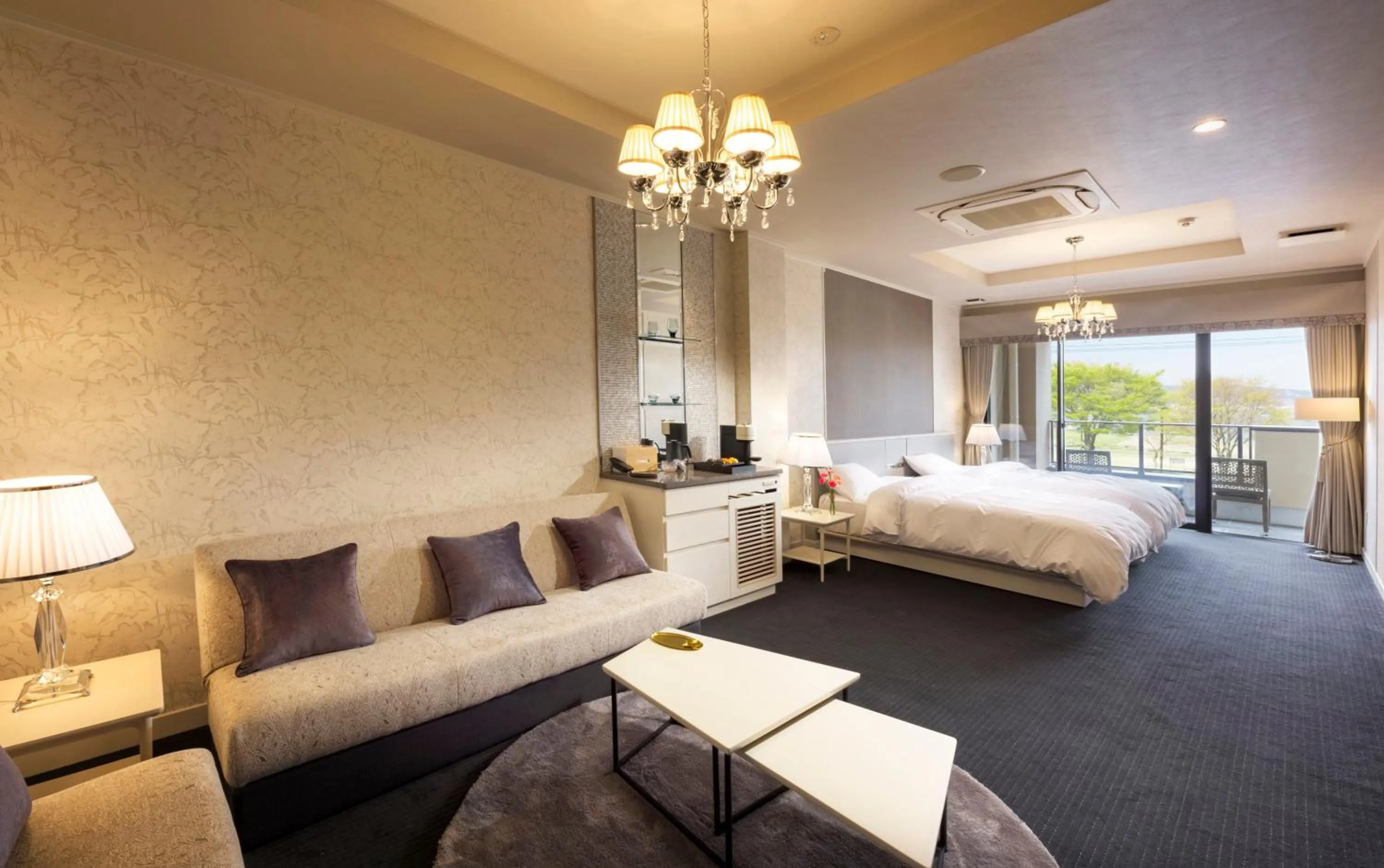 Living room, Bed in Katakura Silk Hotel