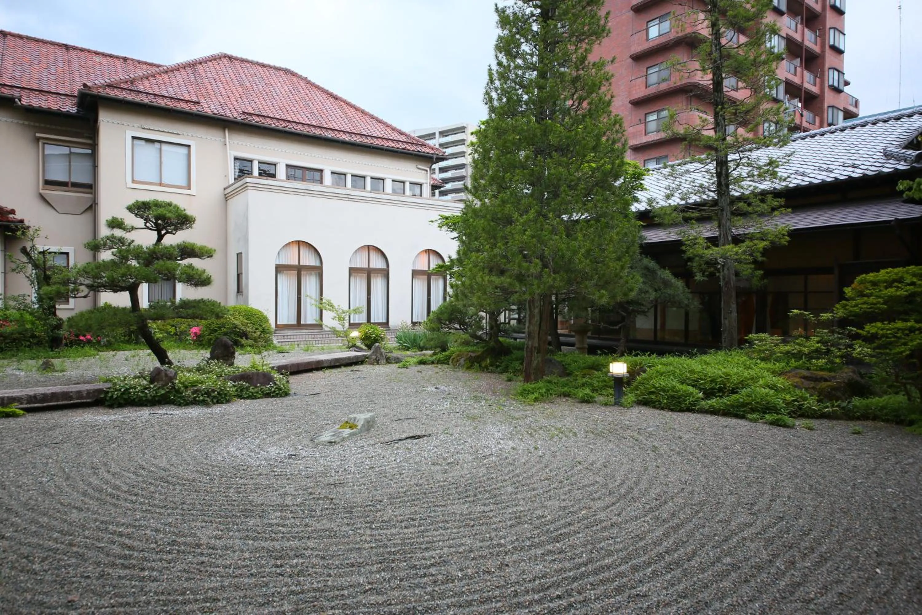 Garden in Katakura Silk Hotel