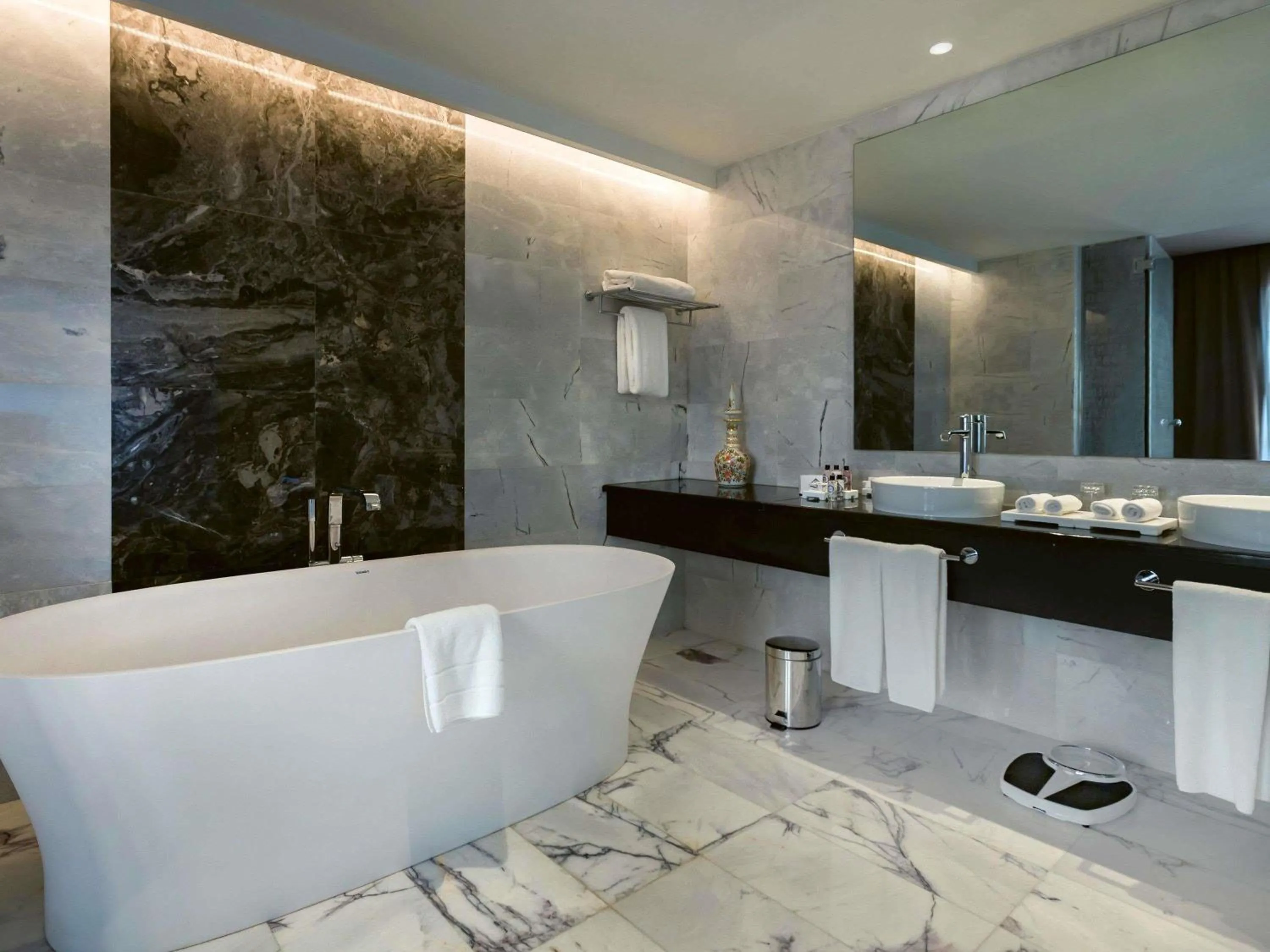 Bedroom in Mövenpick Hotel du Lac Tunis