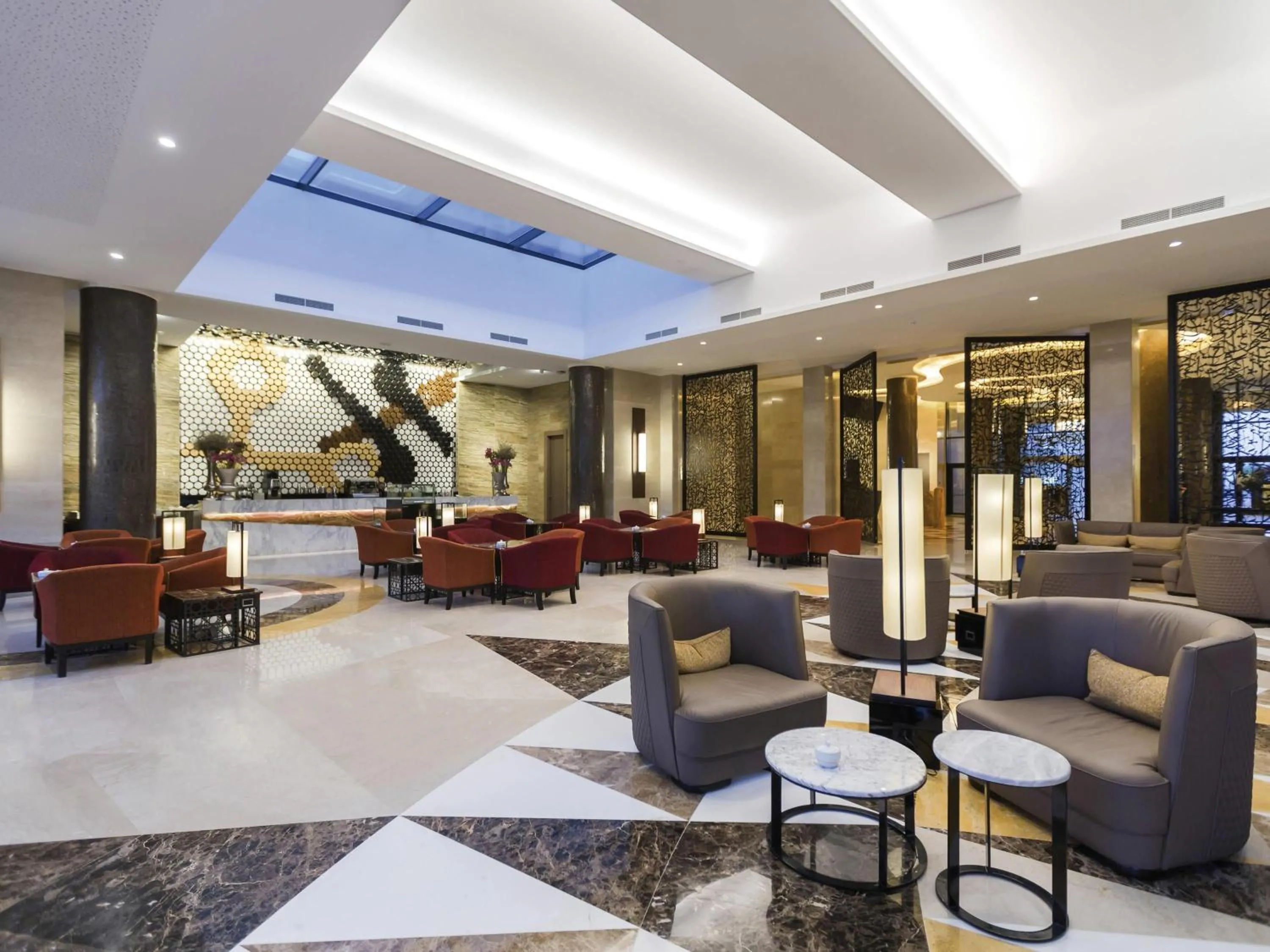 Lounge or bar in Mövenpick Hotel du Lac Tunis