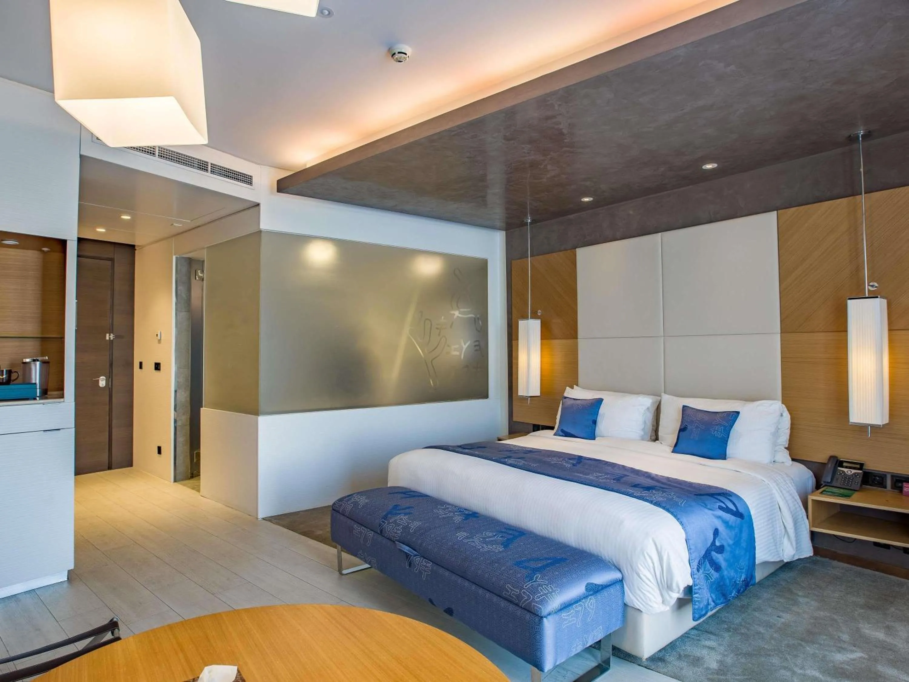 Bedroom, Bed in Mövenpick Hotel du Lac Tunis