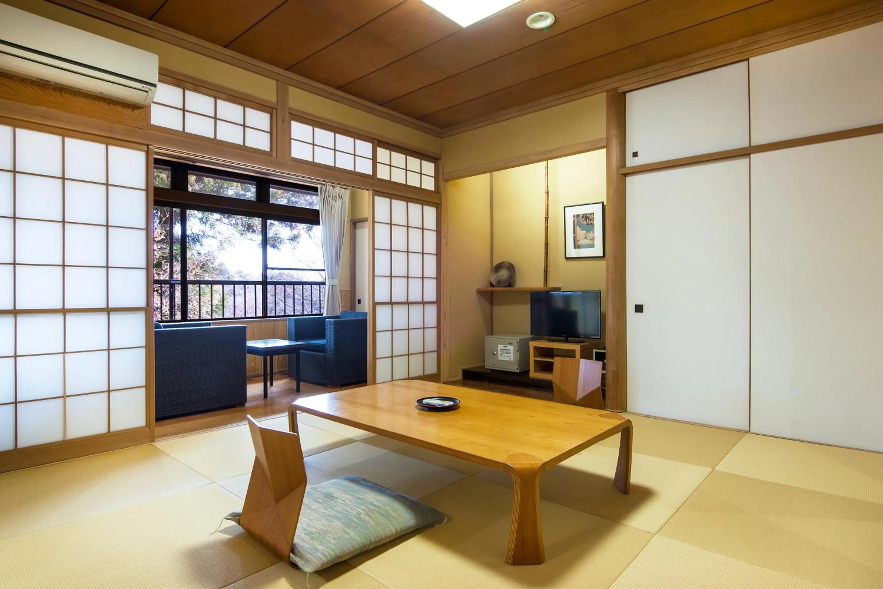 Photo of the whole room in Nikko Tokanso