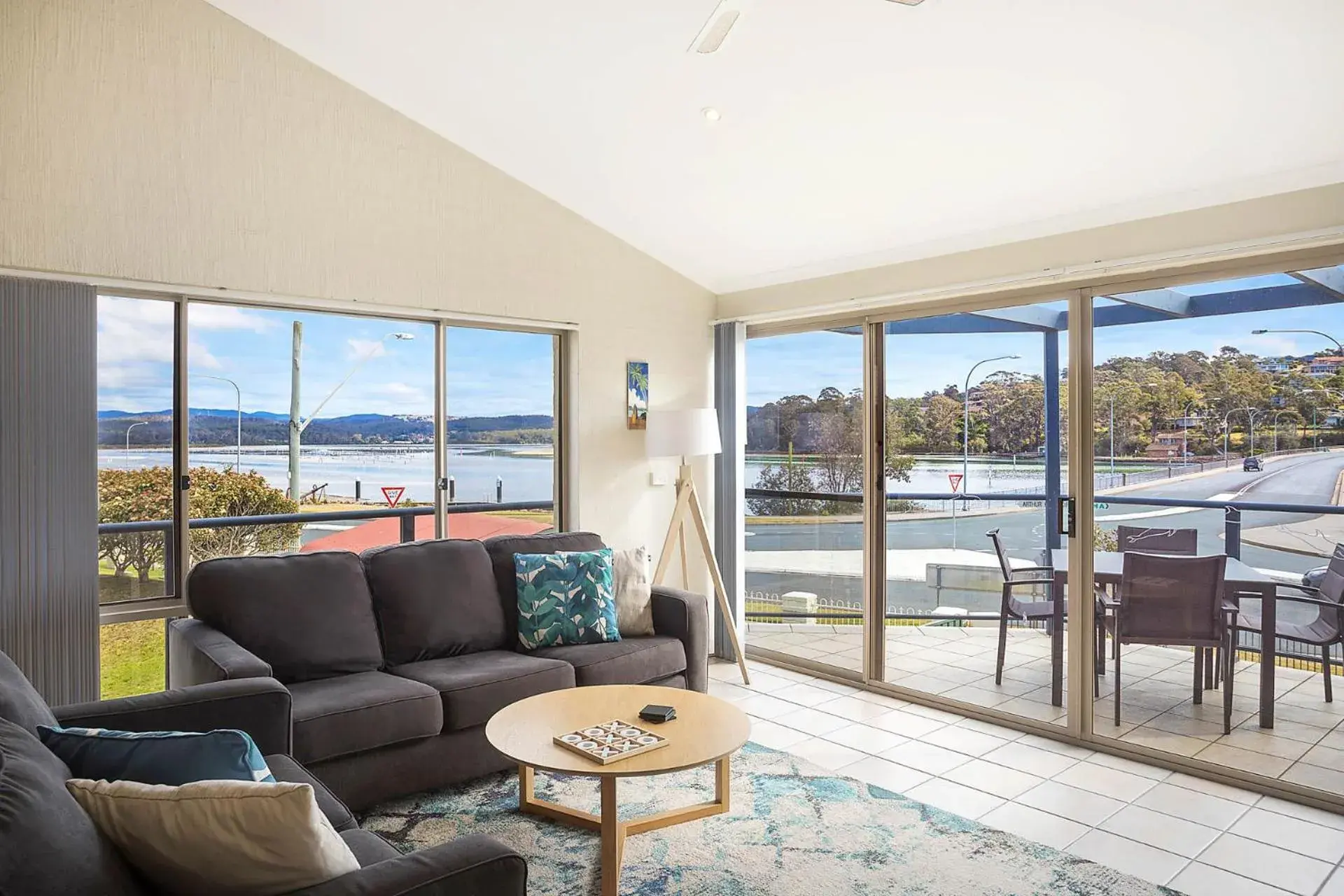 Two-Bedroom Apartment with Lake View in Sails Luxury Apartments Merimbula Two-Bedroom Apartment with Lake View in Sails Luxury Apartments Merimbula