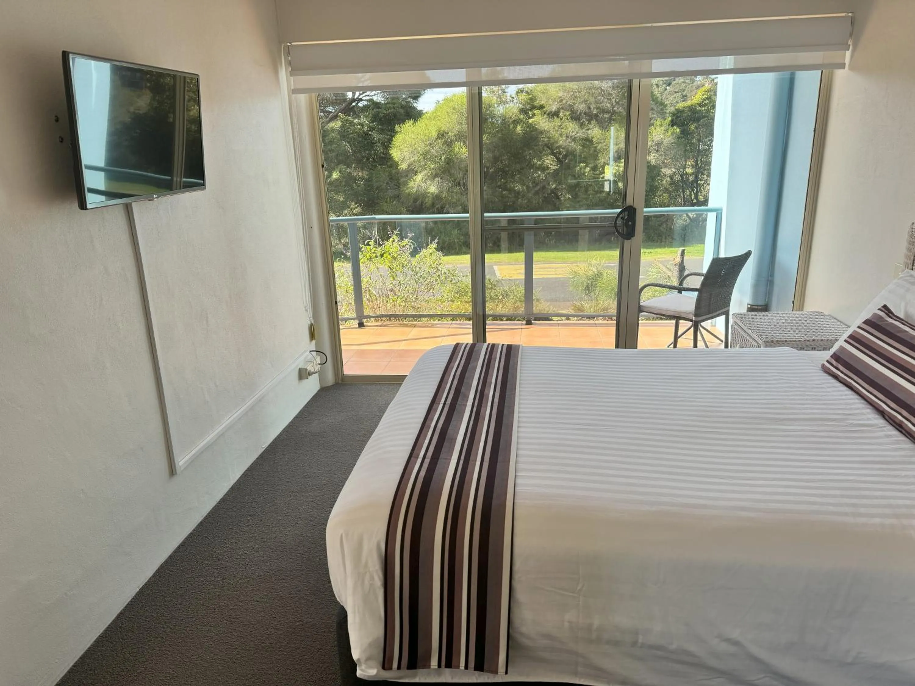 Bedroom, Bed in BlueWater Apartments