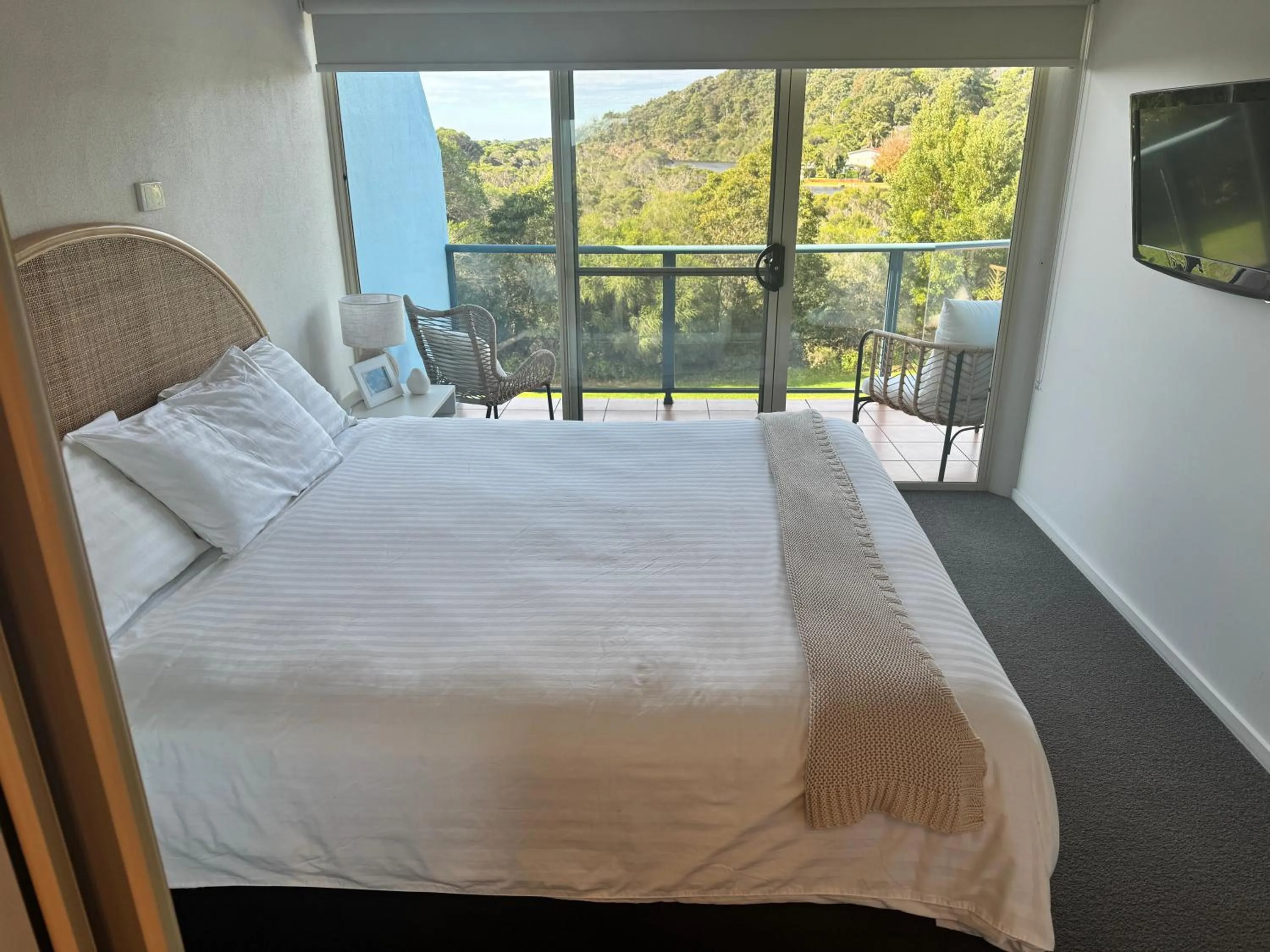 Bedroom, Bed in BlueWater Apartments