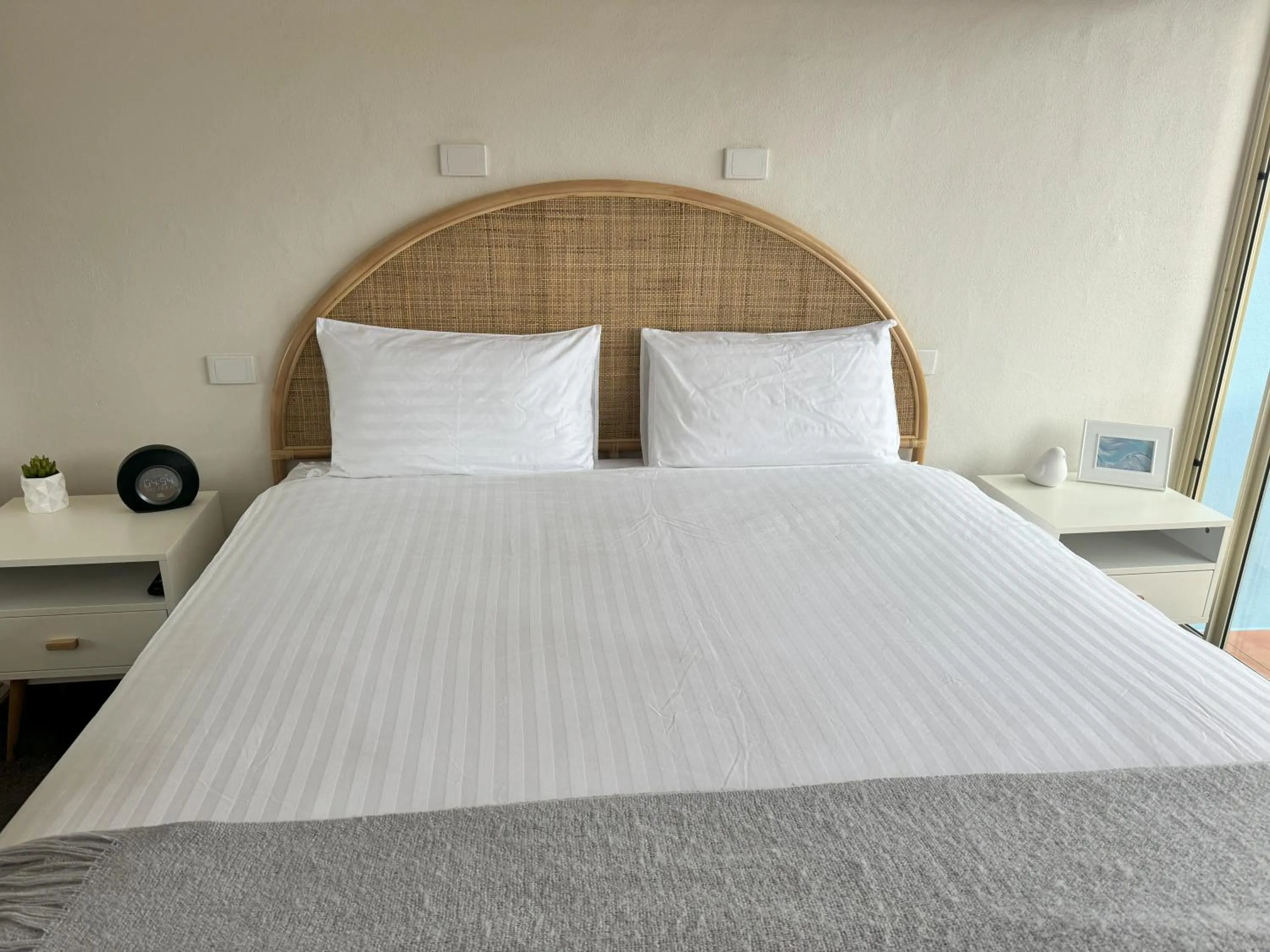 Bedroom, Bed in BlueWater Apartments