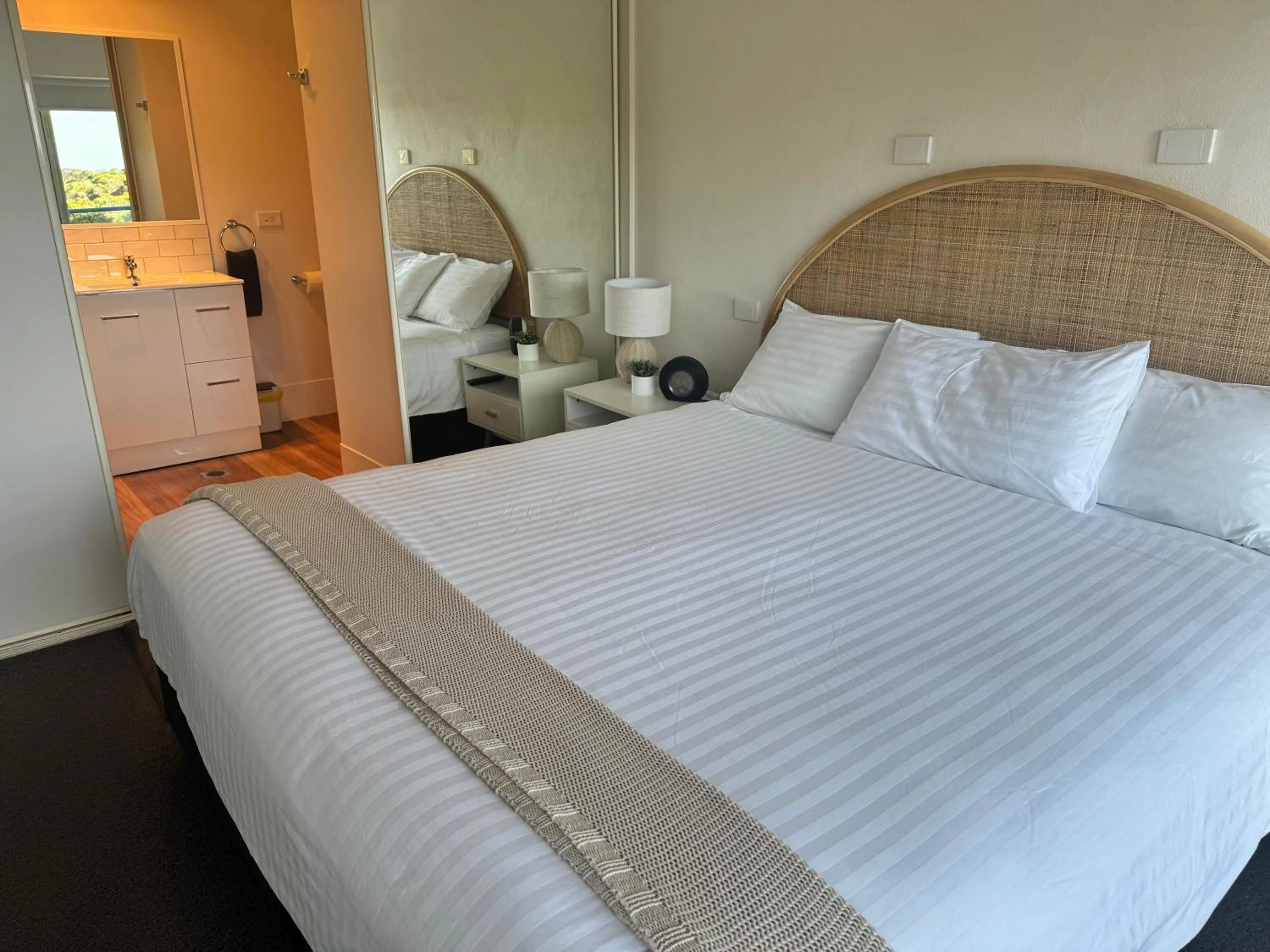 Bedroom, Bed in BlueWater Apartments