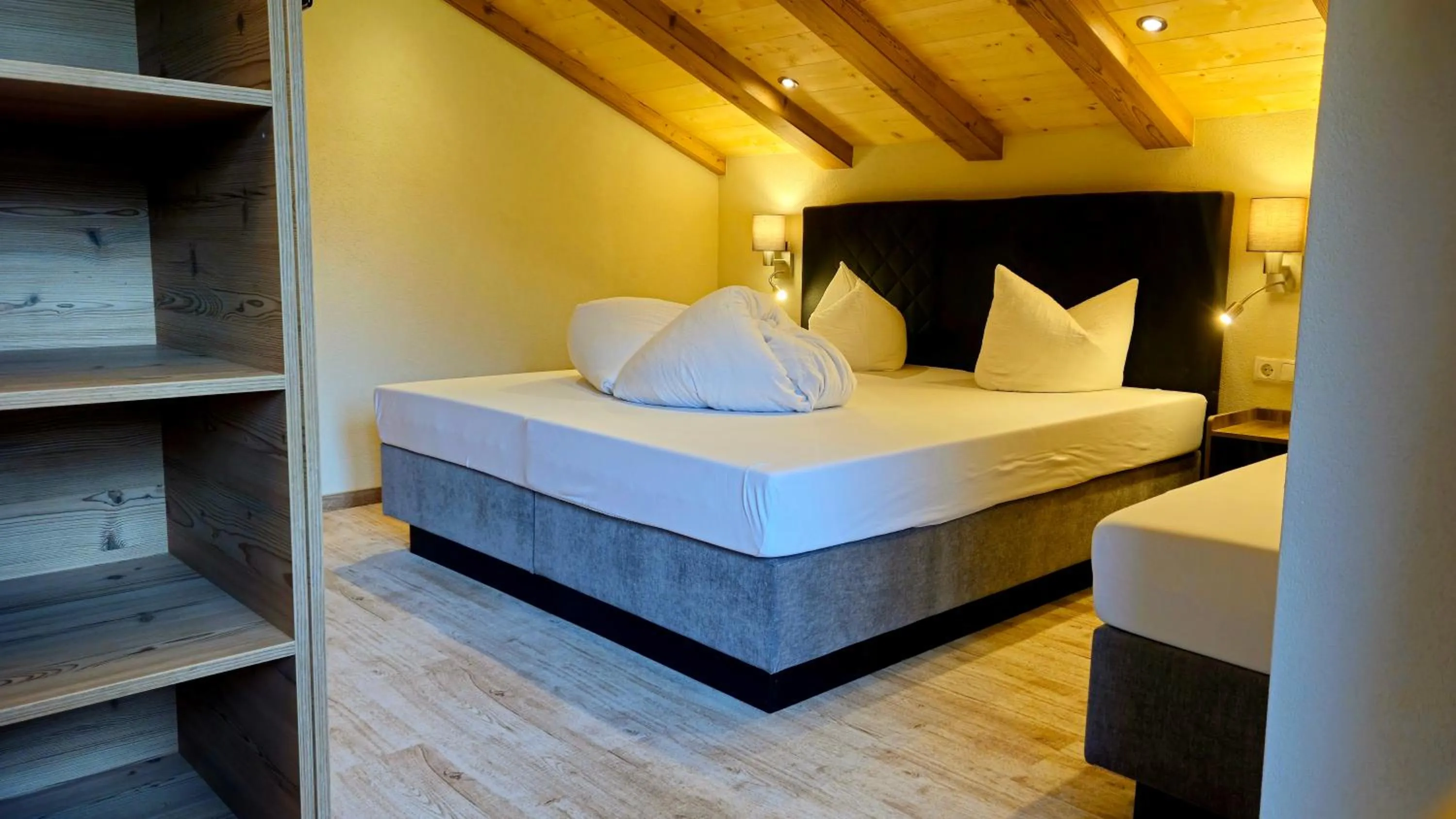 Photo of the whole room, Bed in Hotel Garni Schönblick