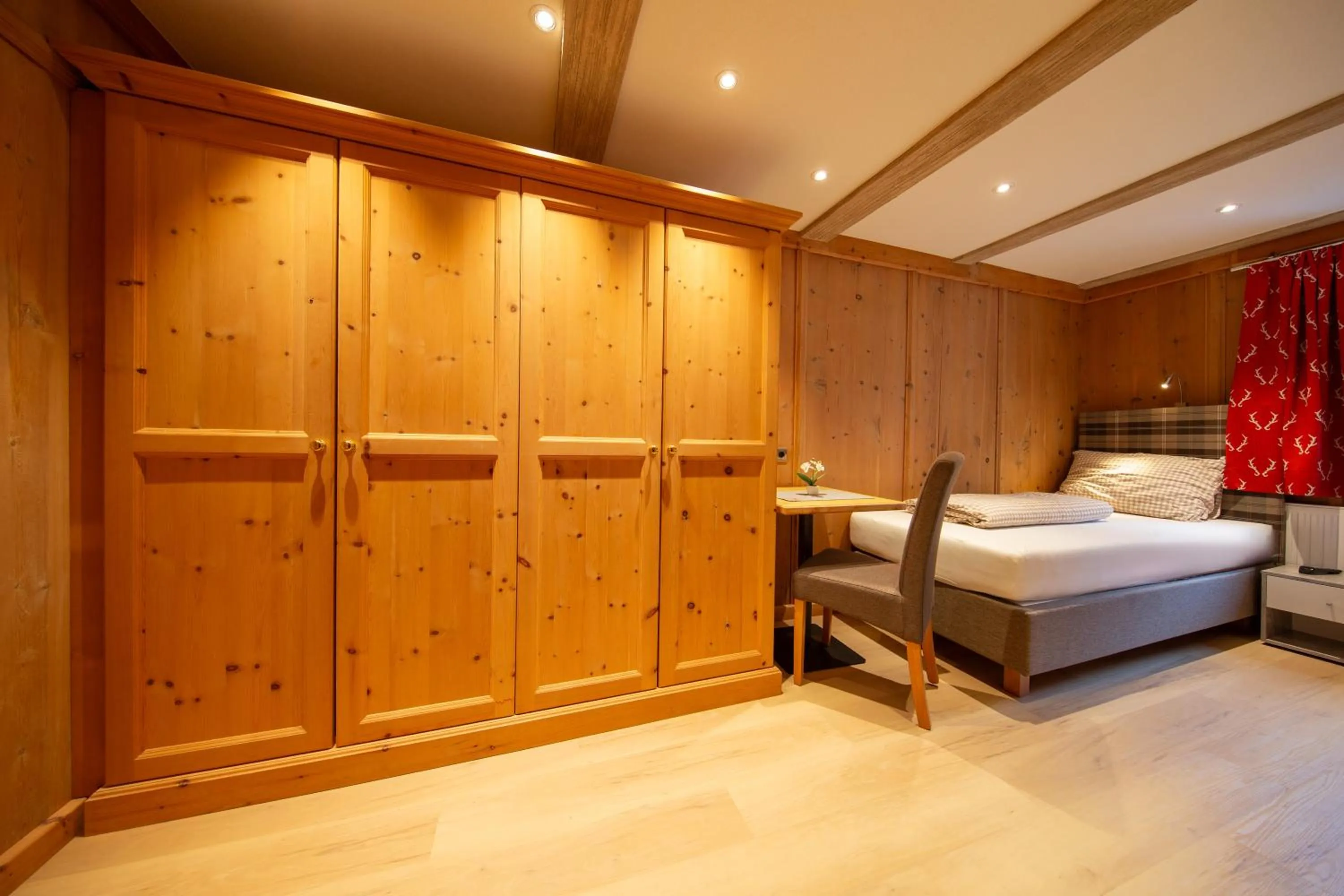 Photo of the whole room, Bed in Hotel Garni Schönblick