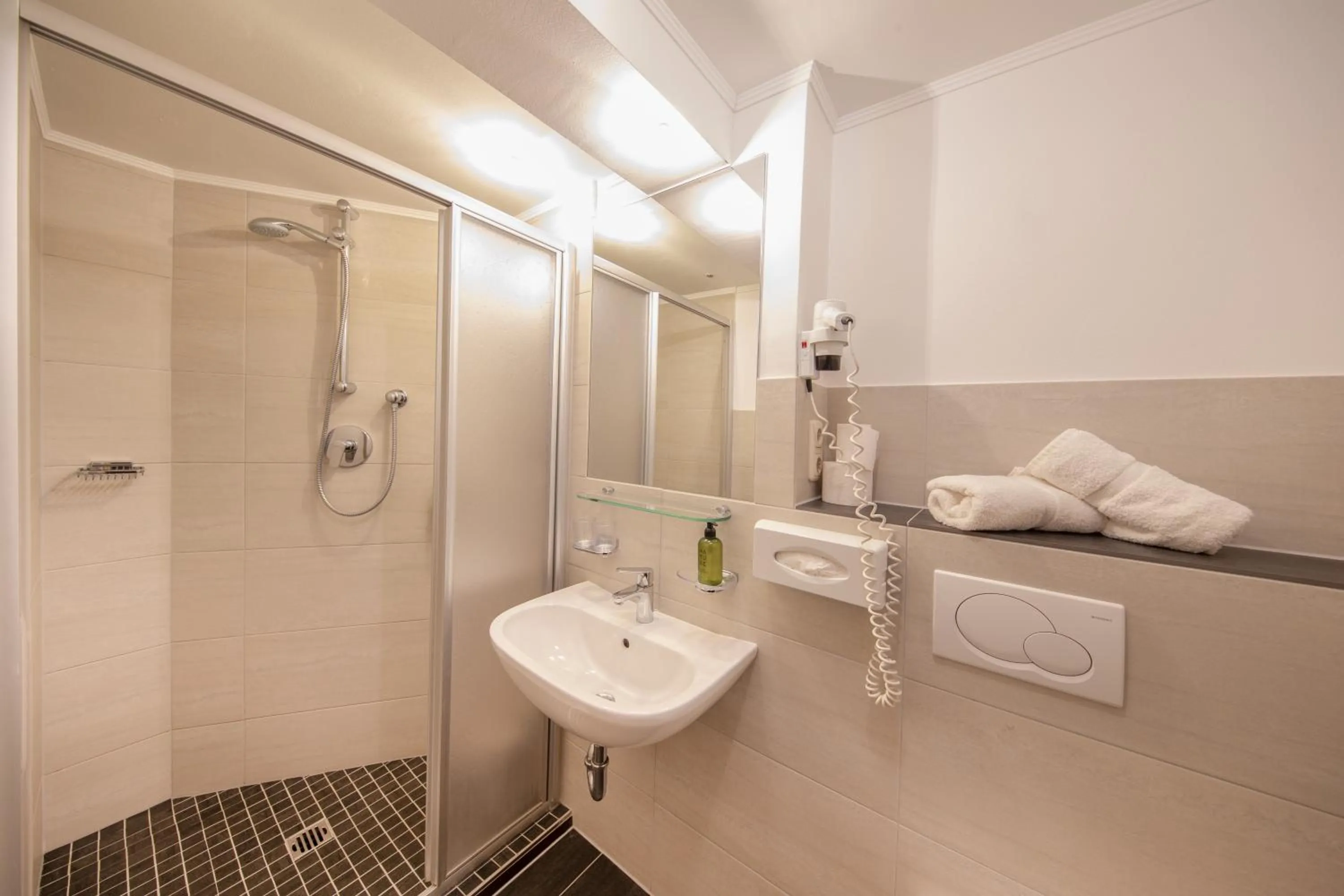 Bathroom in Hotel Garni Schönblick