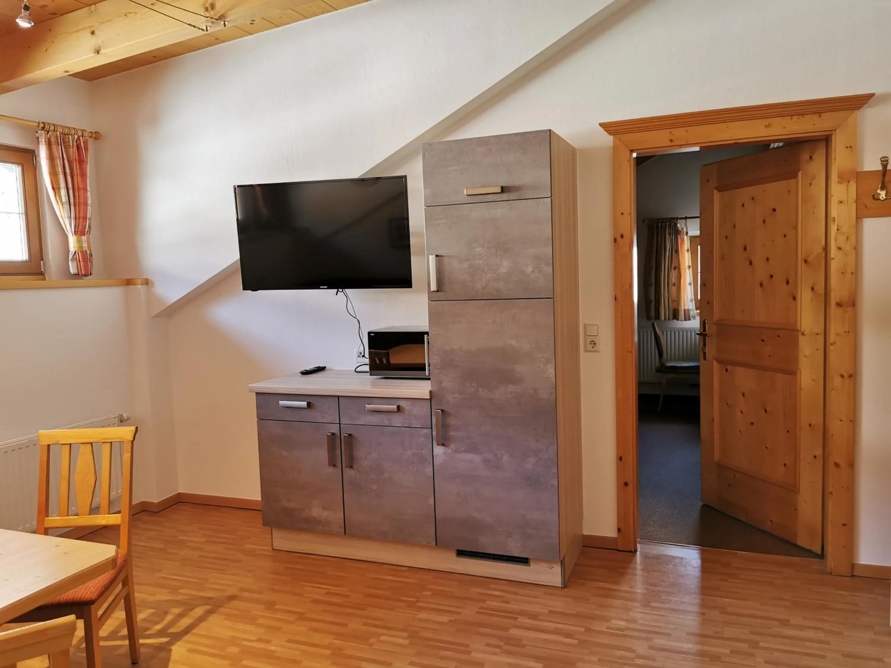 Communal lounge/ TV room in Hotel Garni Schönblick