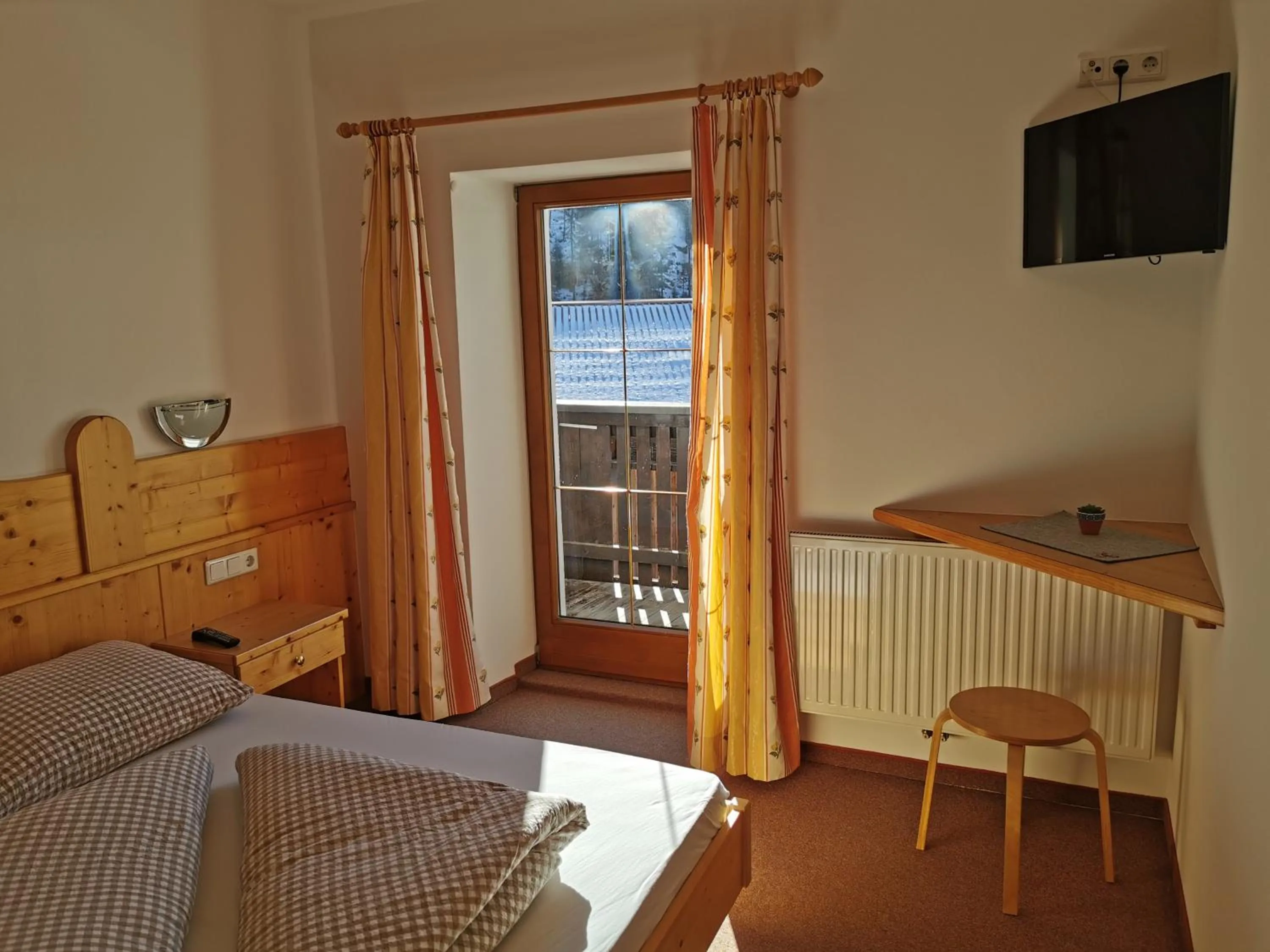 Photo of the whole room, Bed in Hotel Garni Schönblick
