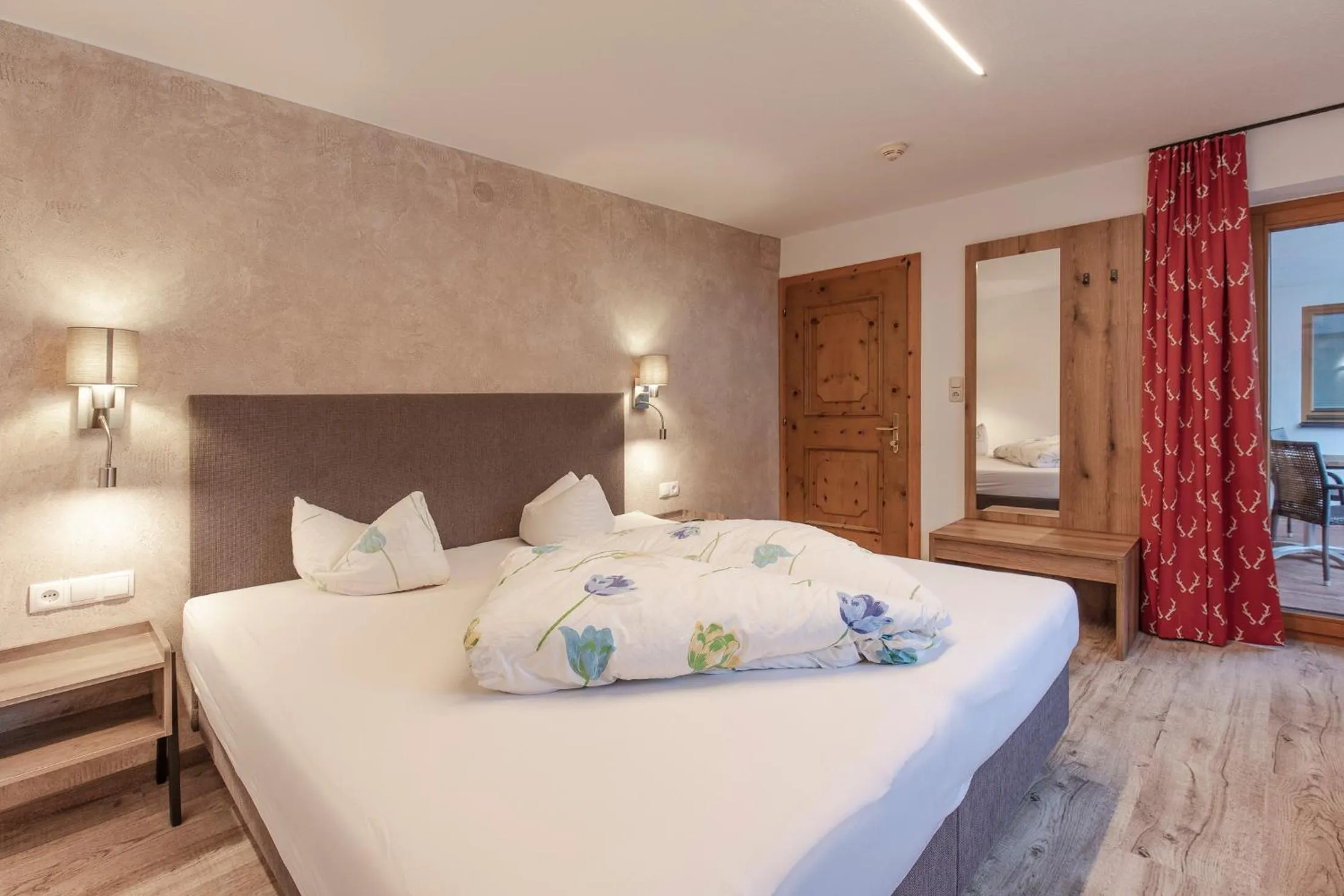 Photo of the whole room, Bed in Hotel Garni Schönblick