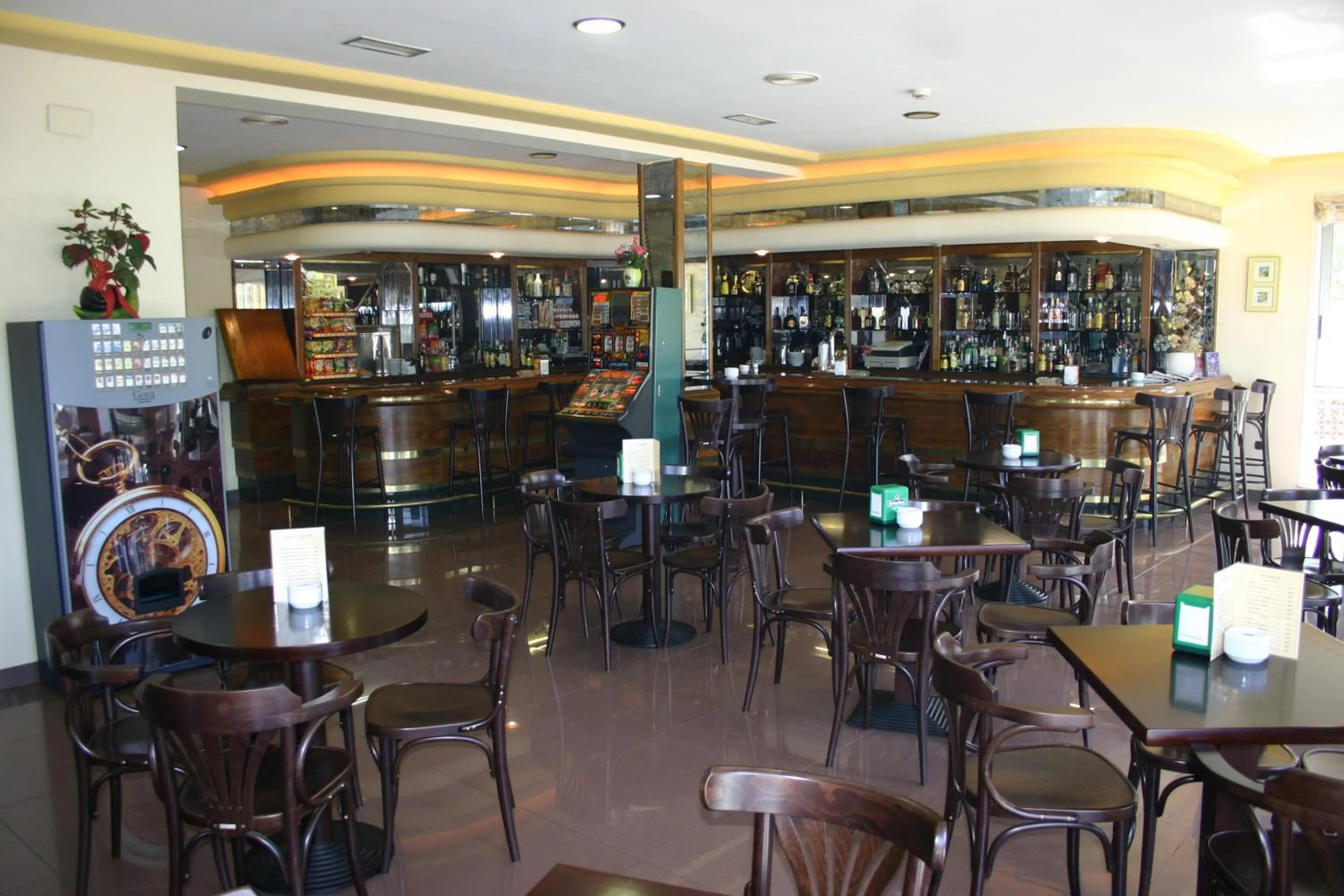 Lounge or bar in Hotel Os Caracoles