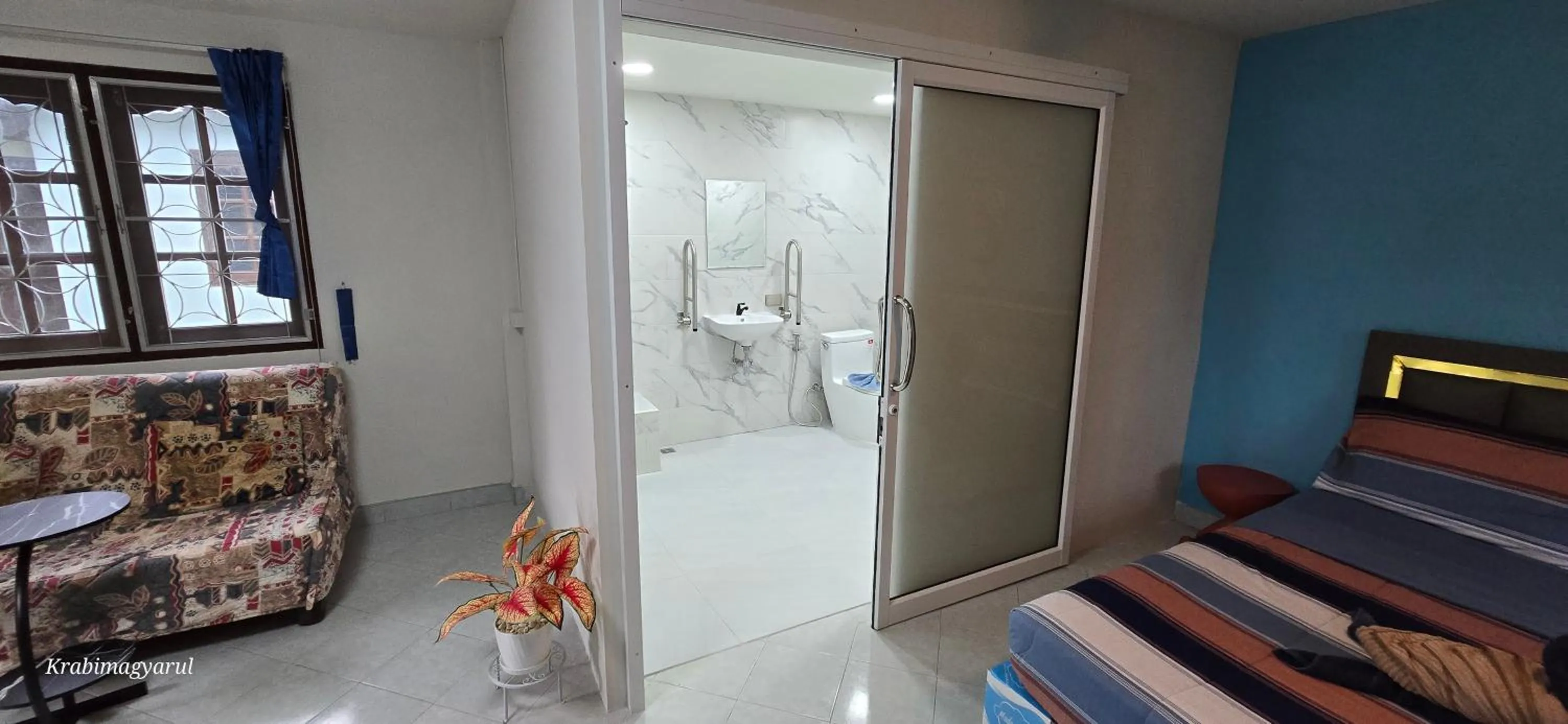 Bathroom, Bed in Sabai Resort