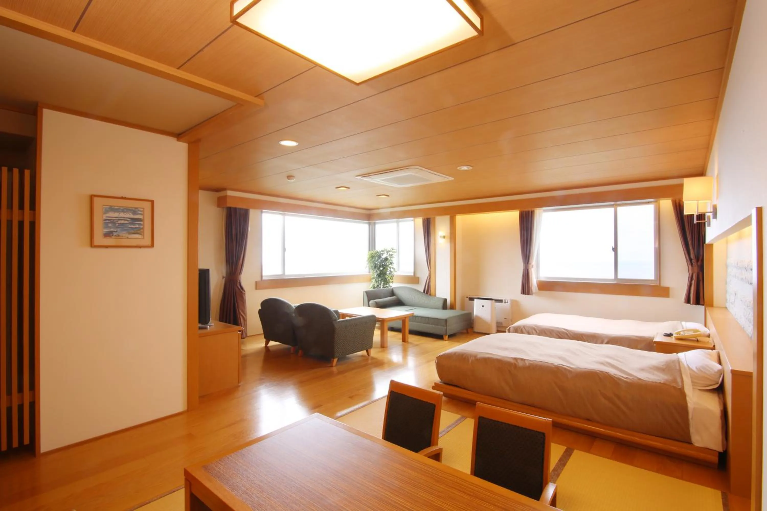Living room, Bed in Shiretoko Daiichi Hotel