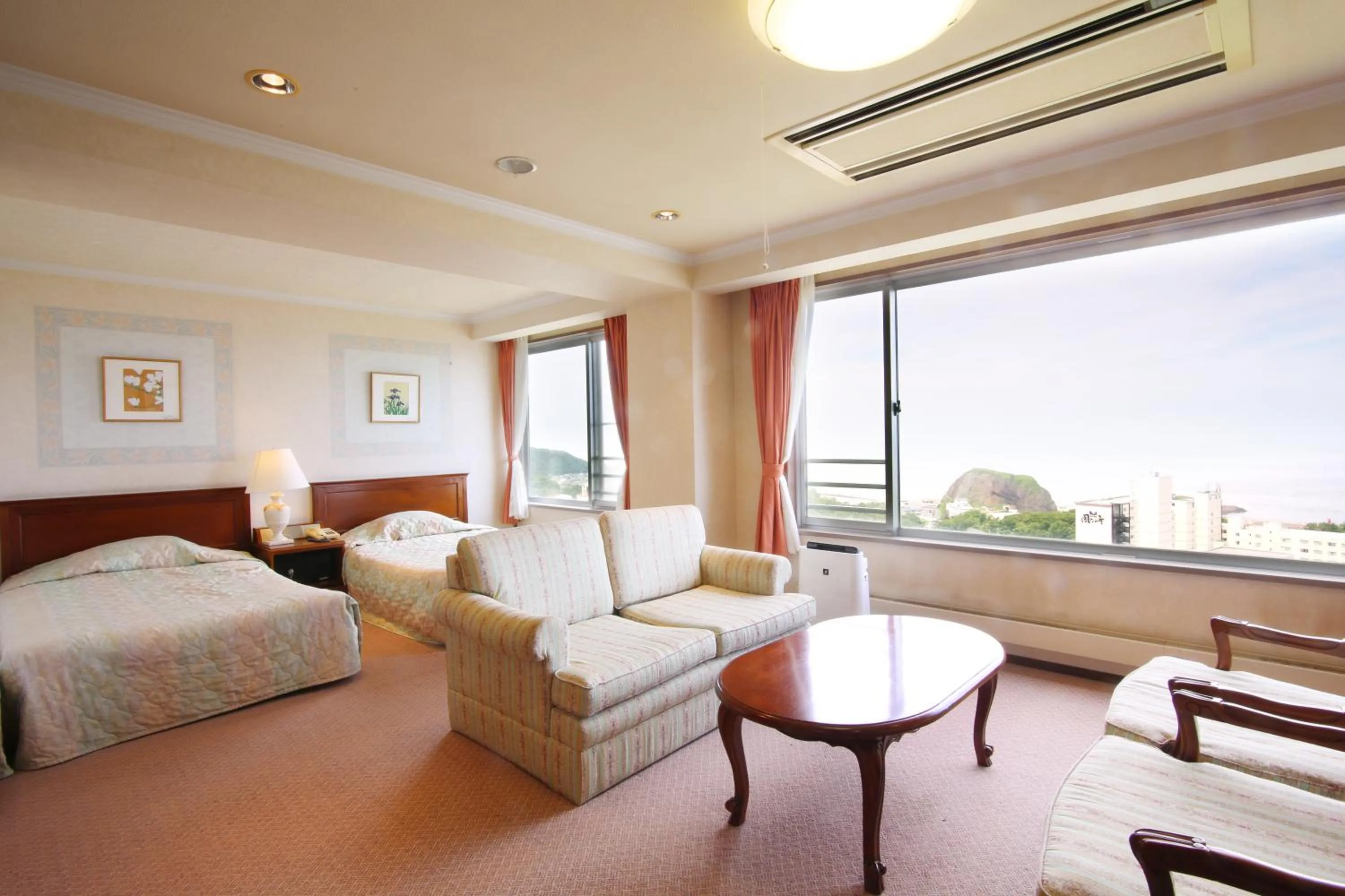 Living room, Bed in Shiretoko Daiichi Hotel