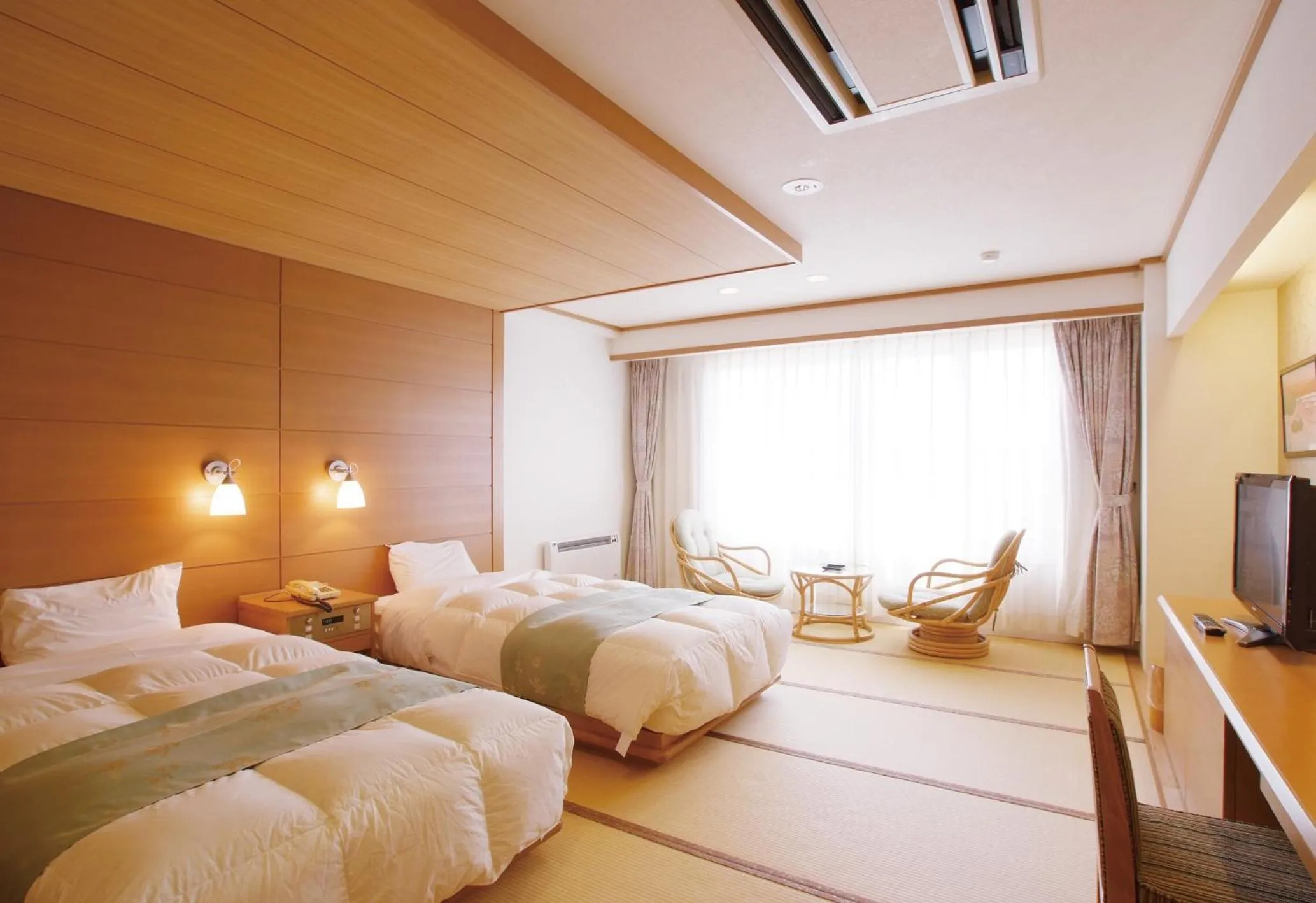 Shower, Bed in Shiretoko Daiichi Hotel