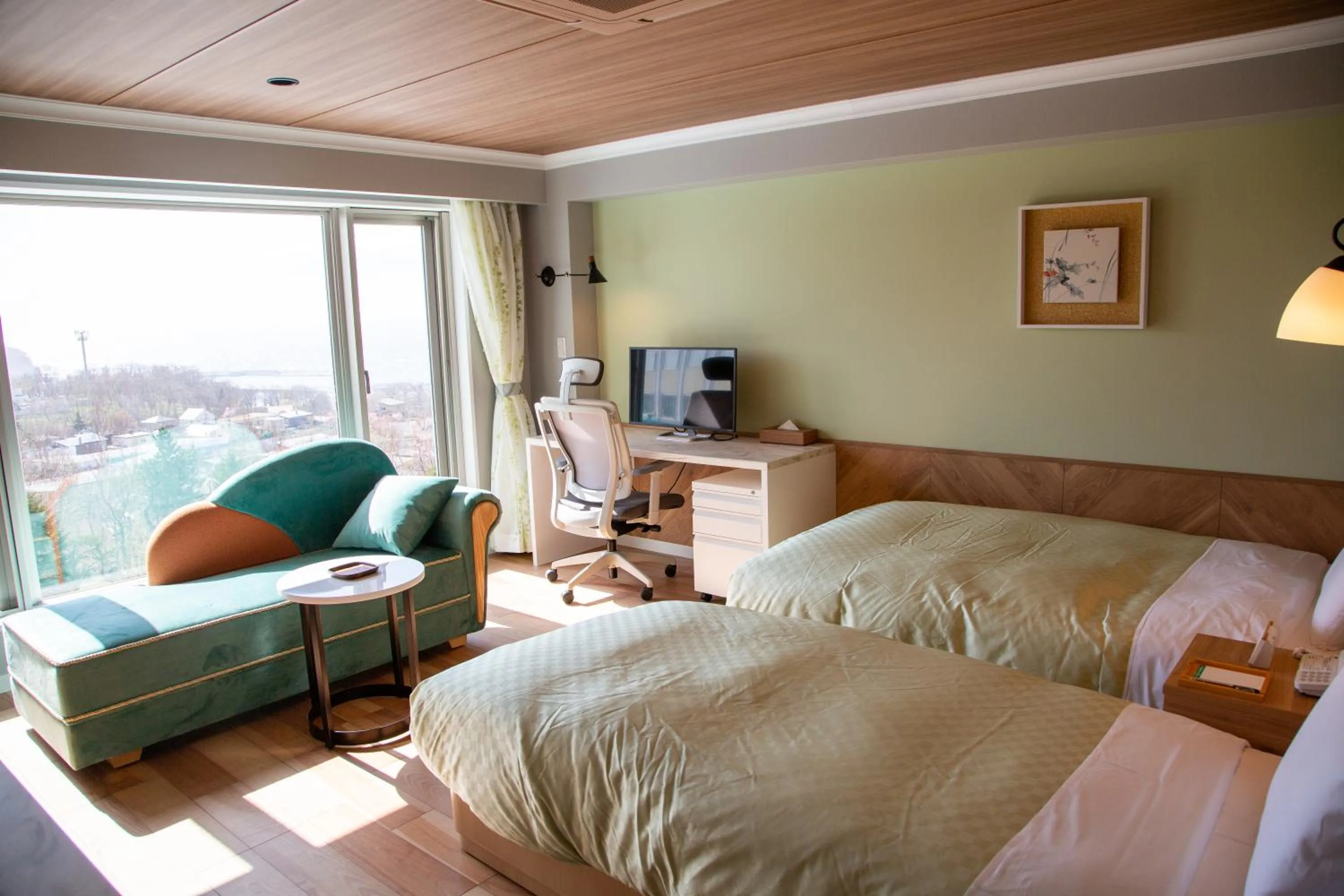 Living room, Bed in Shiretoko Daiichi Hotel