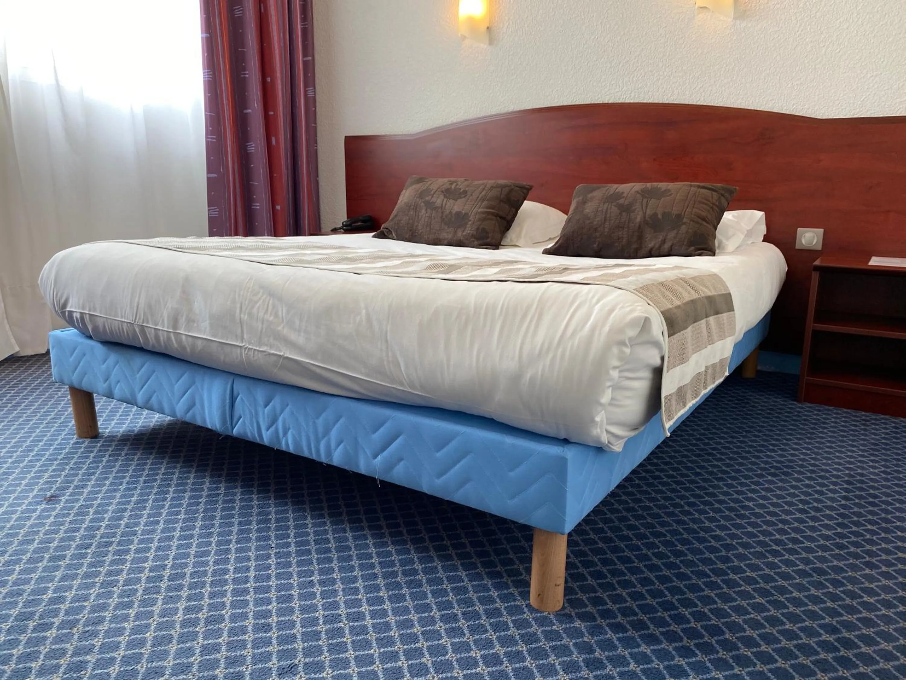 Bed in Hôtel Fontaine, Morlaix