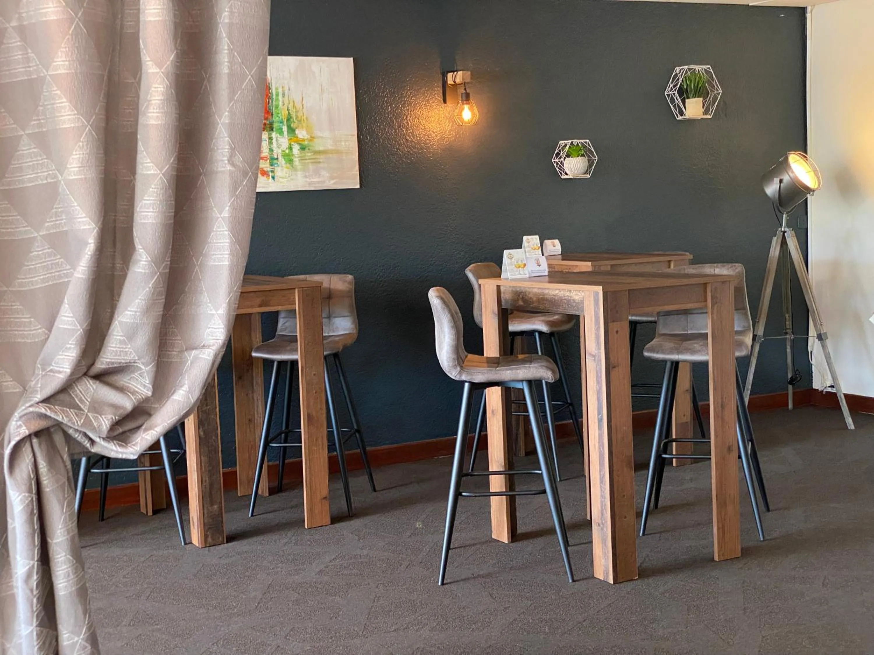 Lounge or bar in Hôtel Fontaine, Morlaix