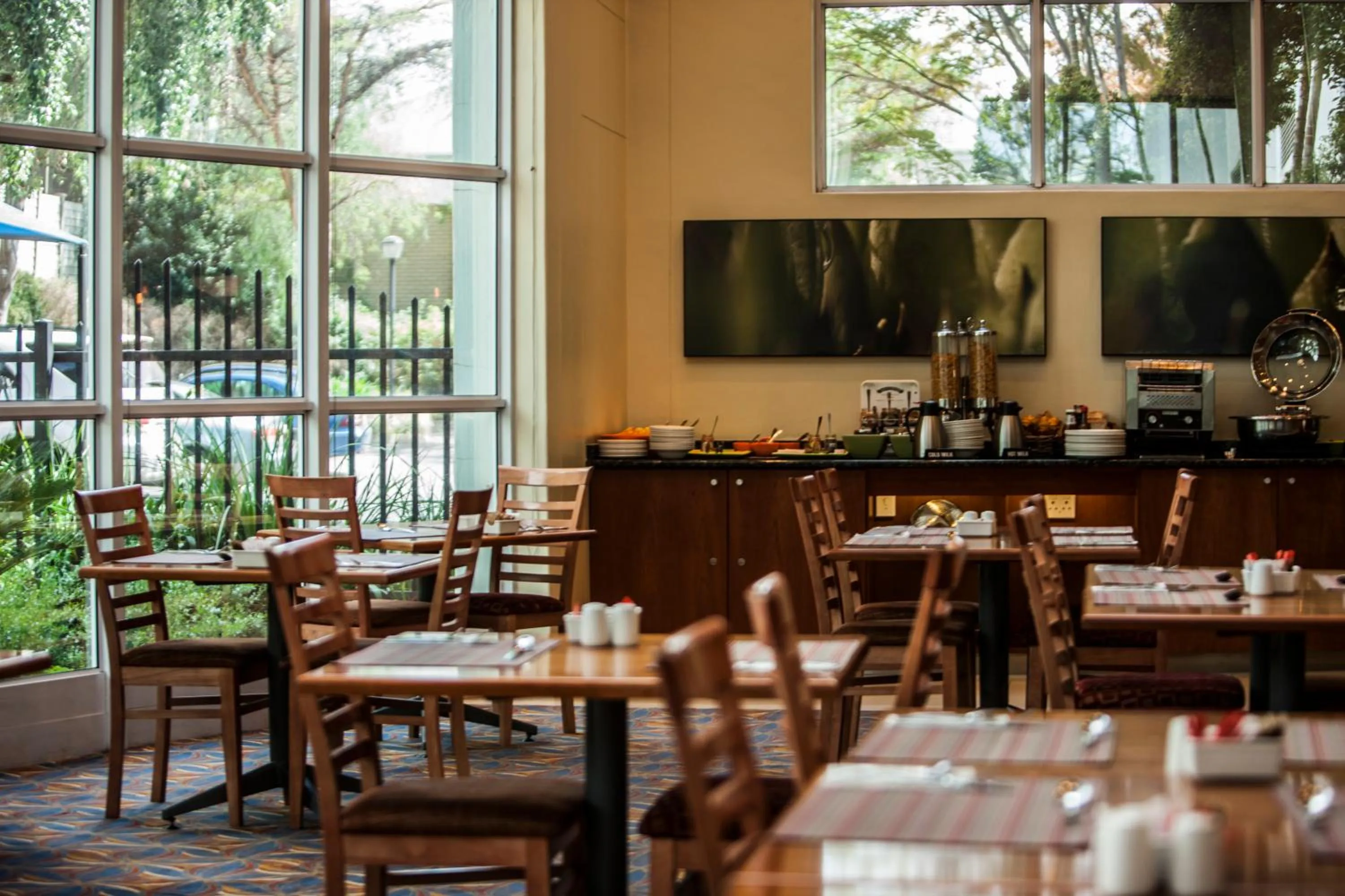 Restaurant/places to eat in StayEasy Pretoria