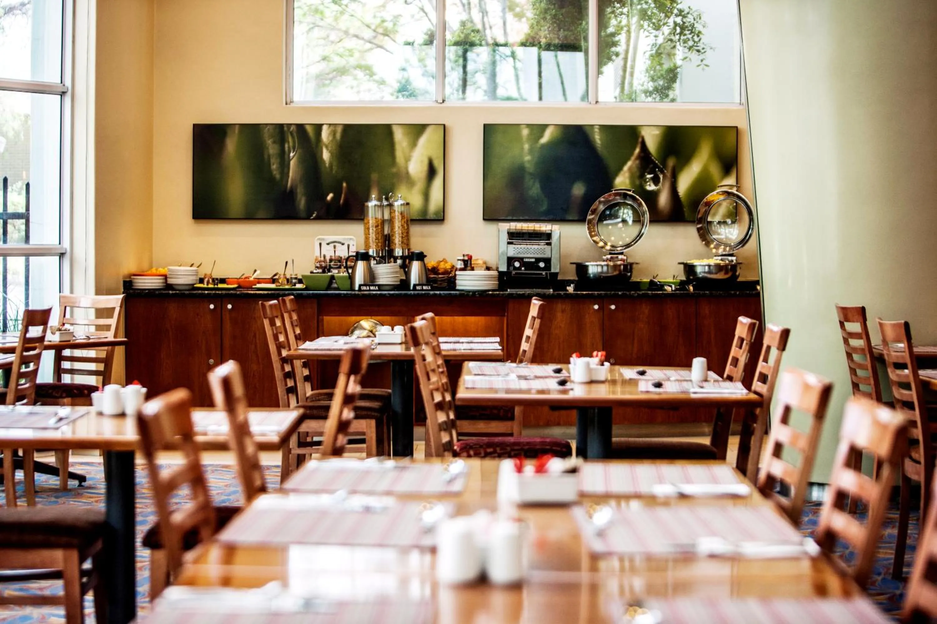 Restaurant/places to eat in StayEasy Pretoria