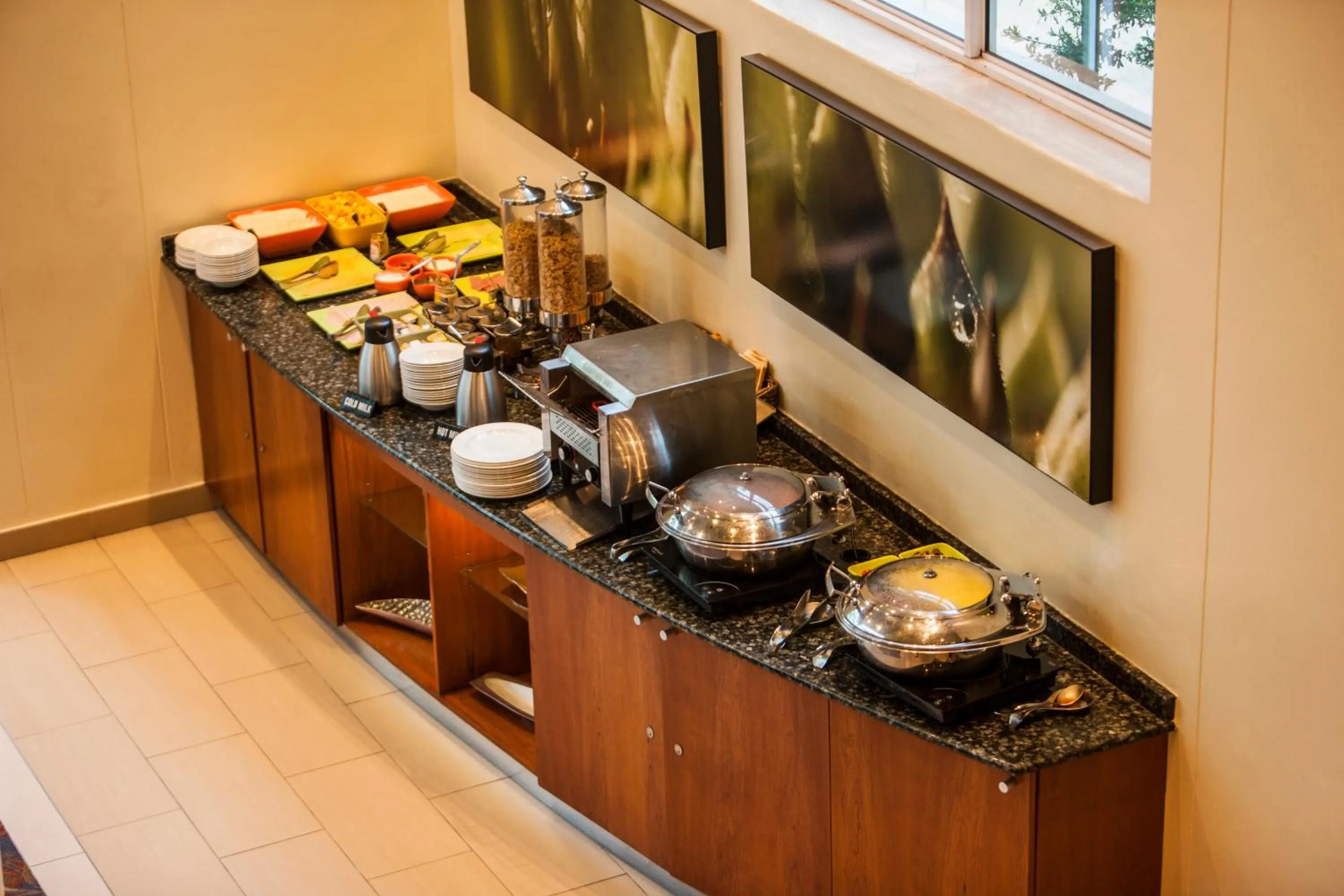 Restaurant/places to eat in StayEasy Pretoria