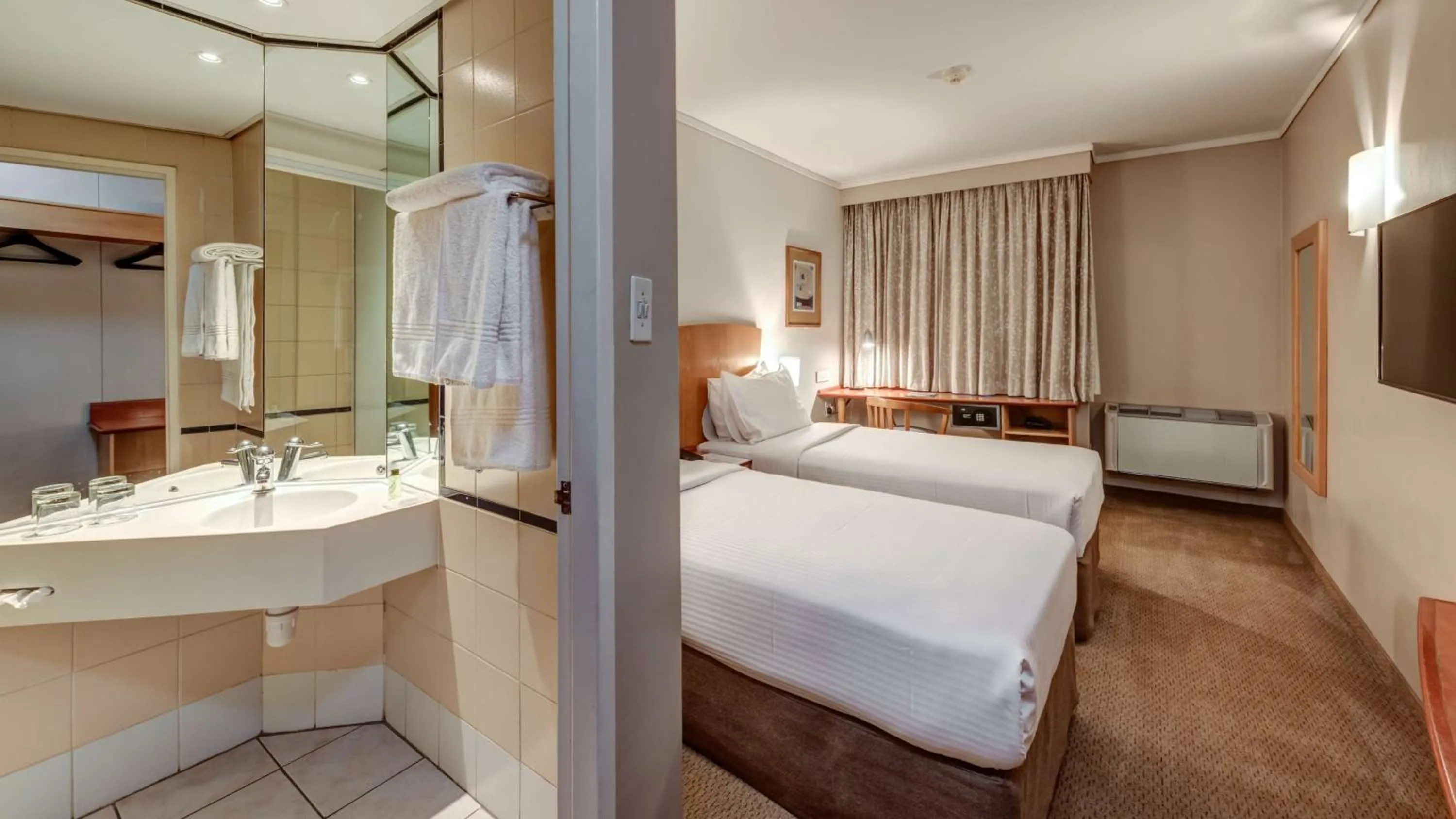 Photo of the whole room, Bed in StayEasy Pretoria