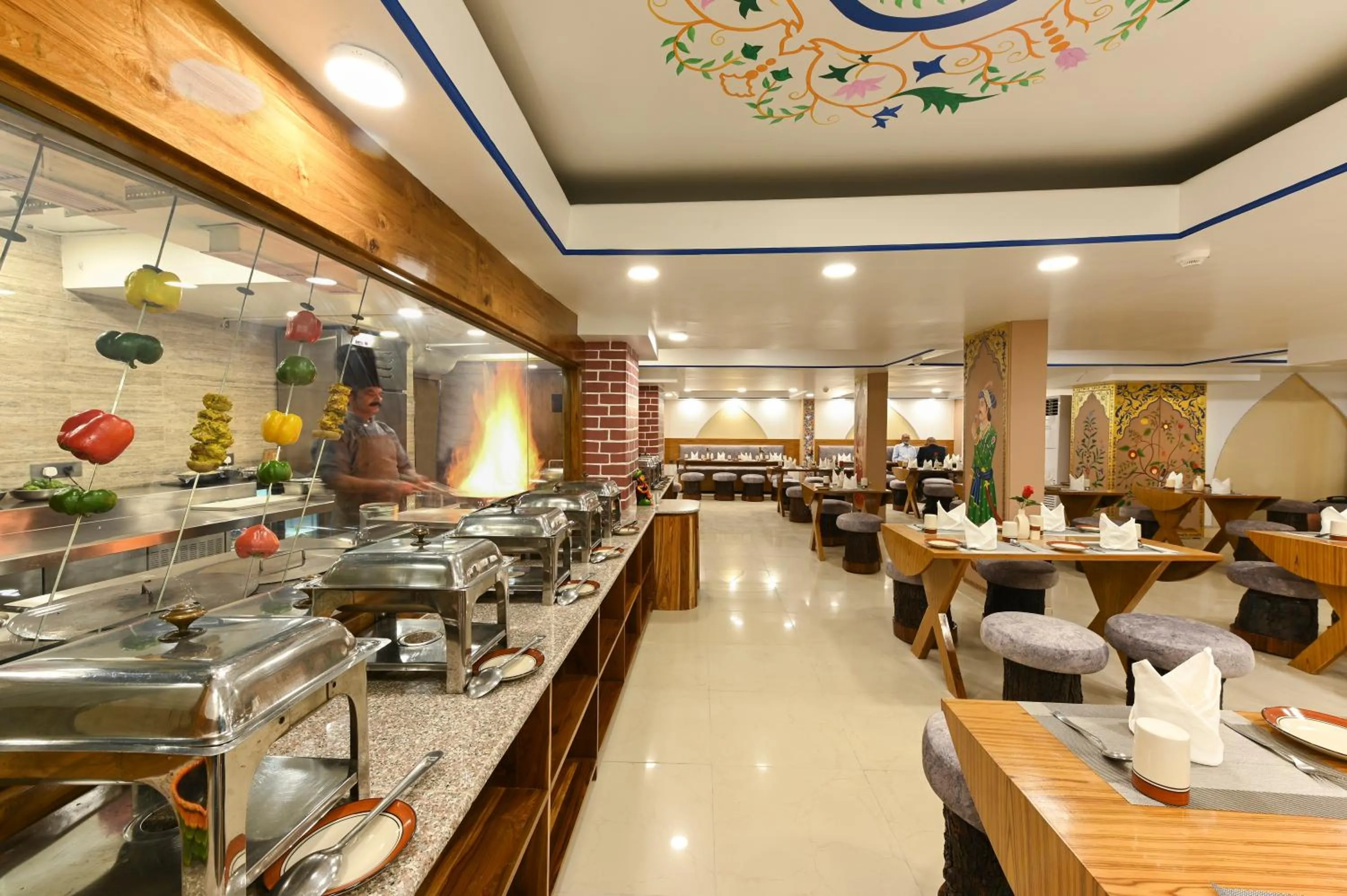 Restaurant/places to eat in Hotel Ganga Ratan