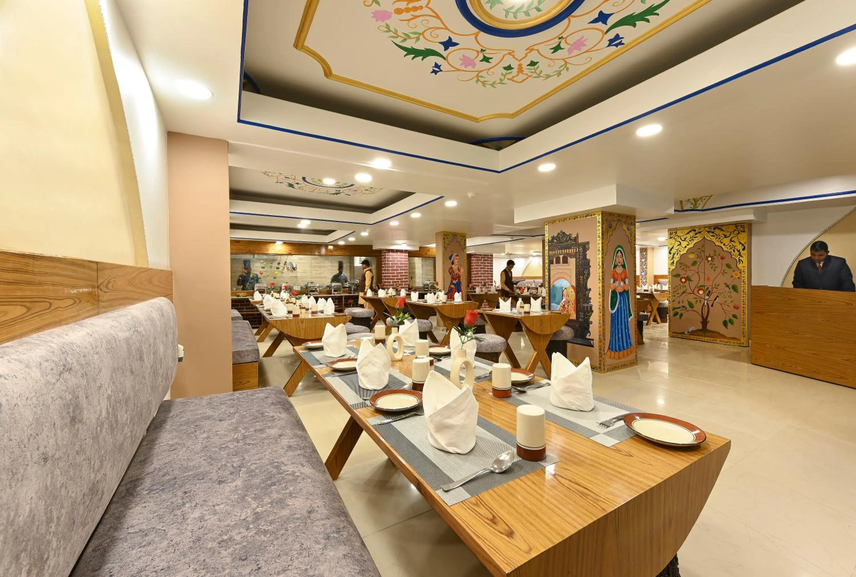 Restaurant/places to eat in Hotel Ganga Ratan