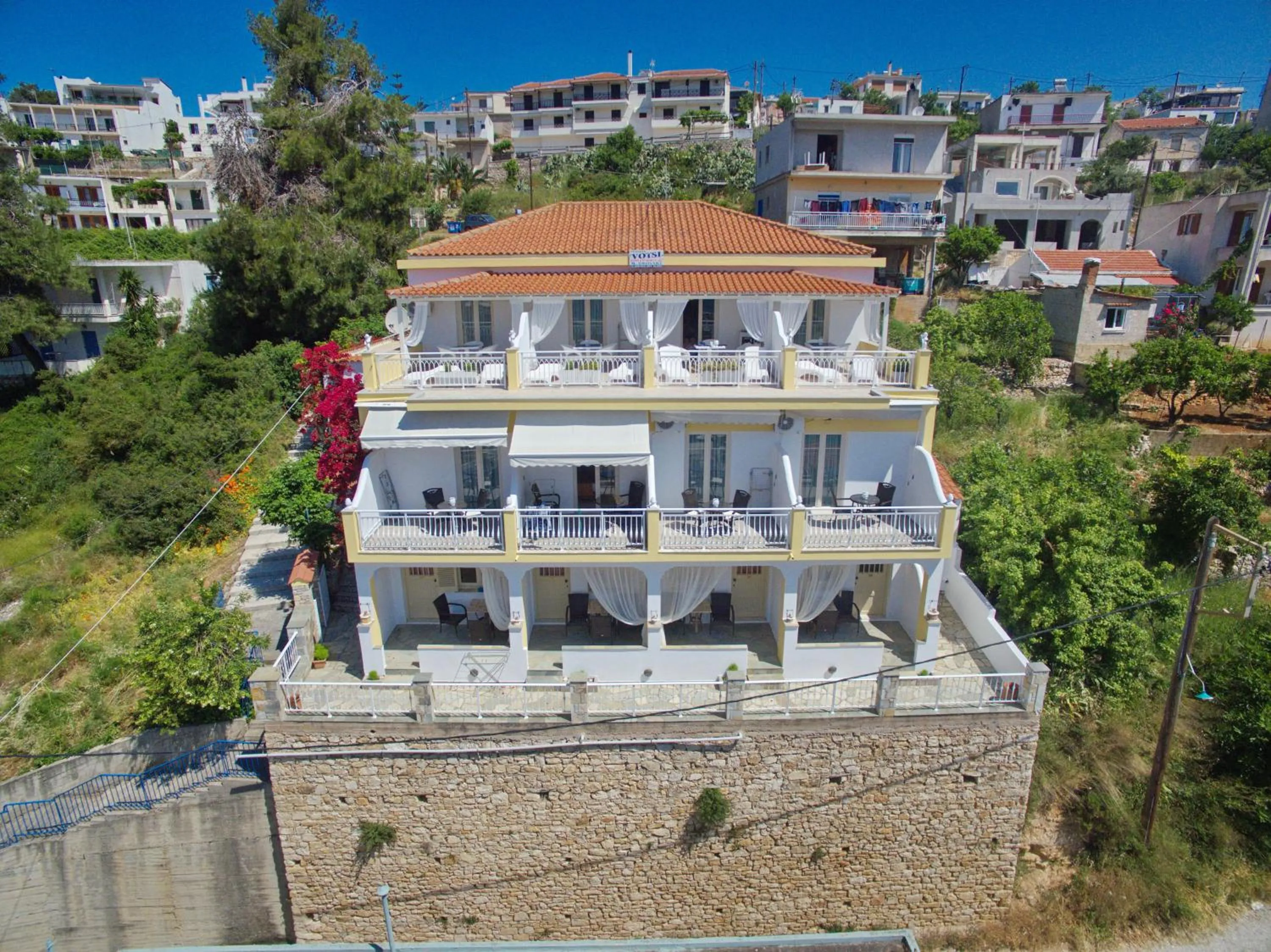 Property building in Pension Votsi