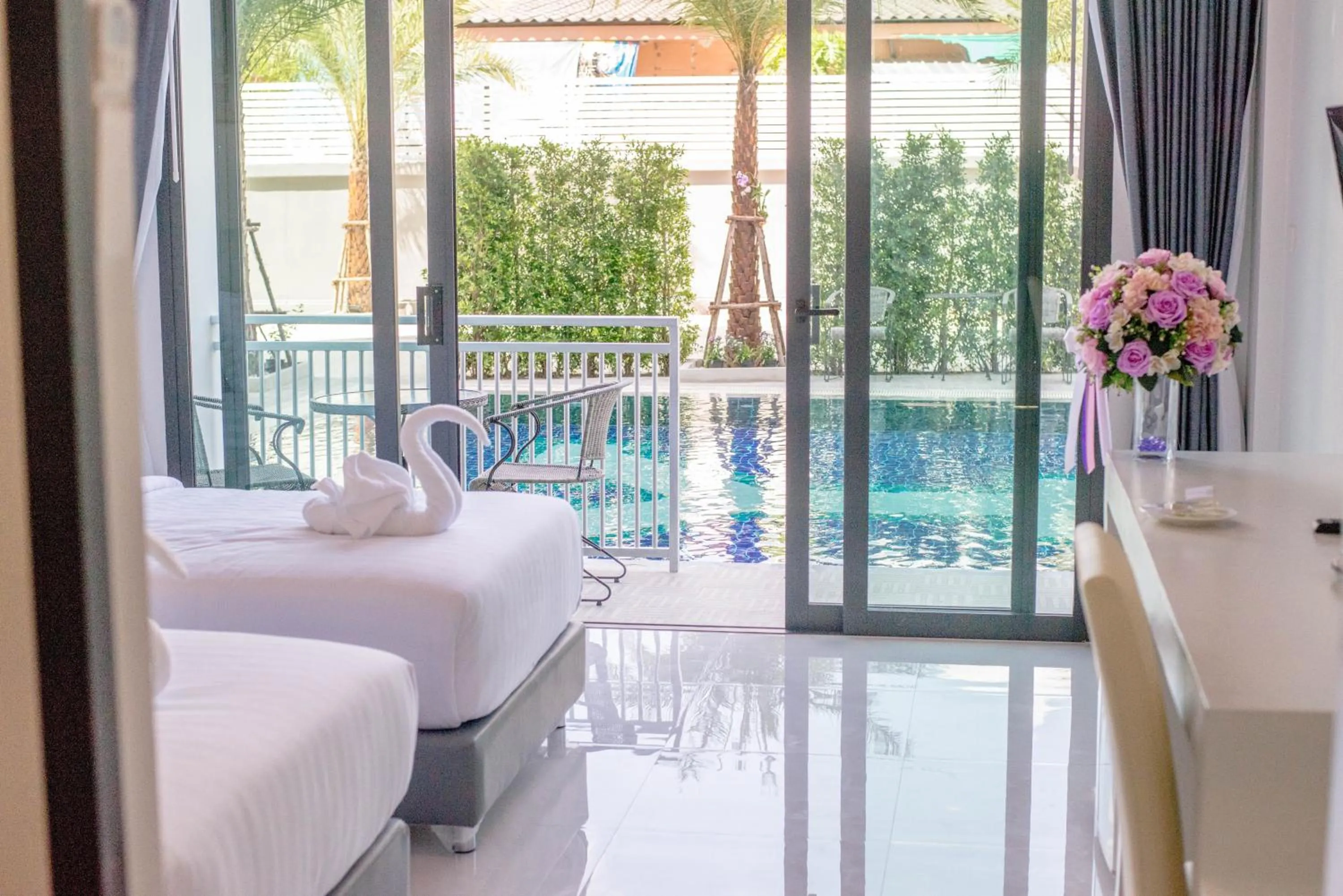 Photo of the whole room, Bed in Baan Yamoo Ranong