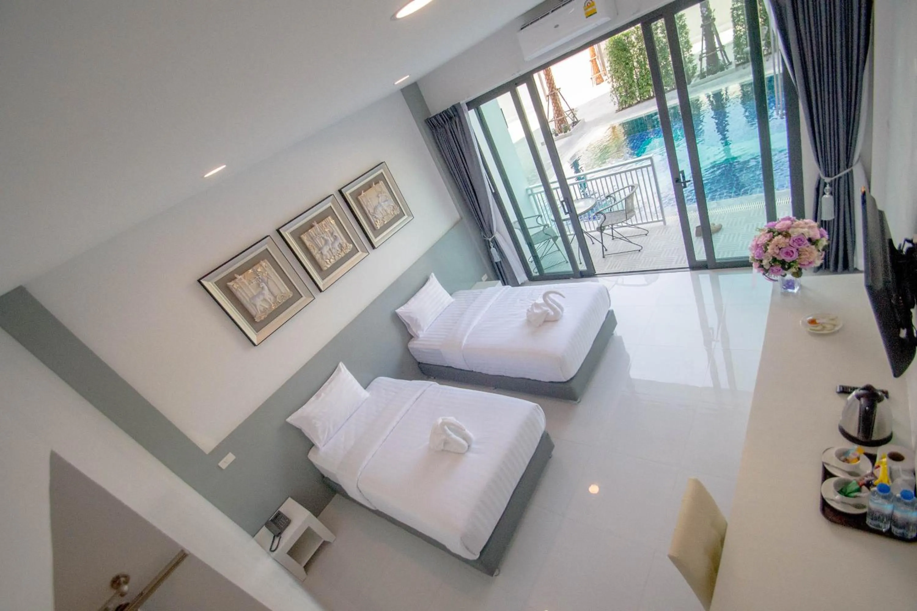 Photo of the whole room, Bed in Baan Yamoo Ranong