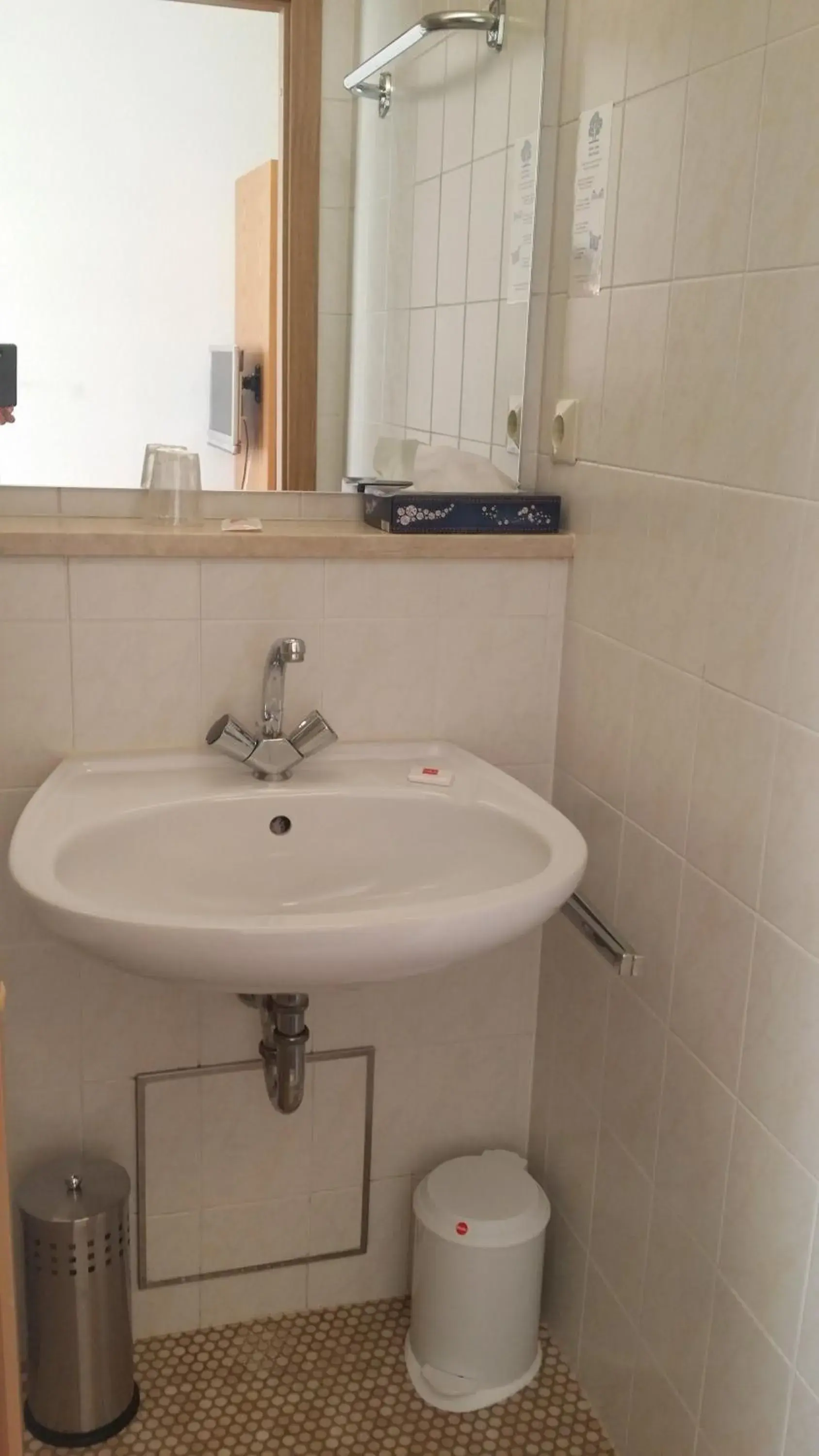 Budget Double Room - single occupancy in Hotel Hasen Kaufbeuren Allgäu Budget Double Room - single occupancy in Hotel Hasen Kaufbeuren Allgäu