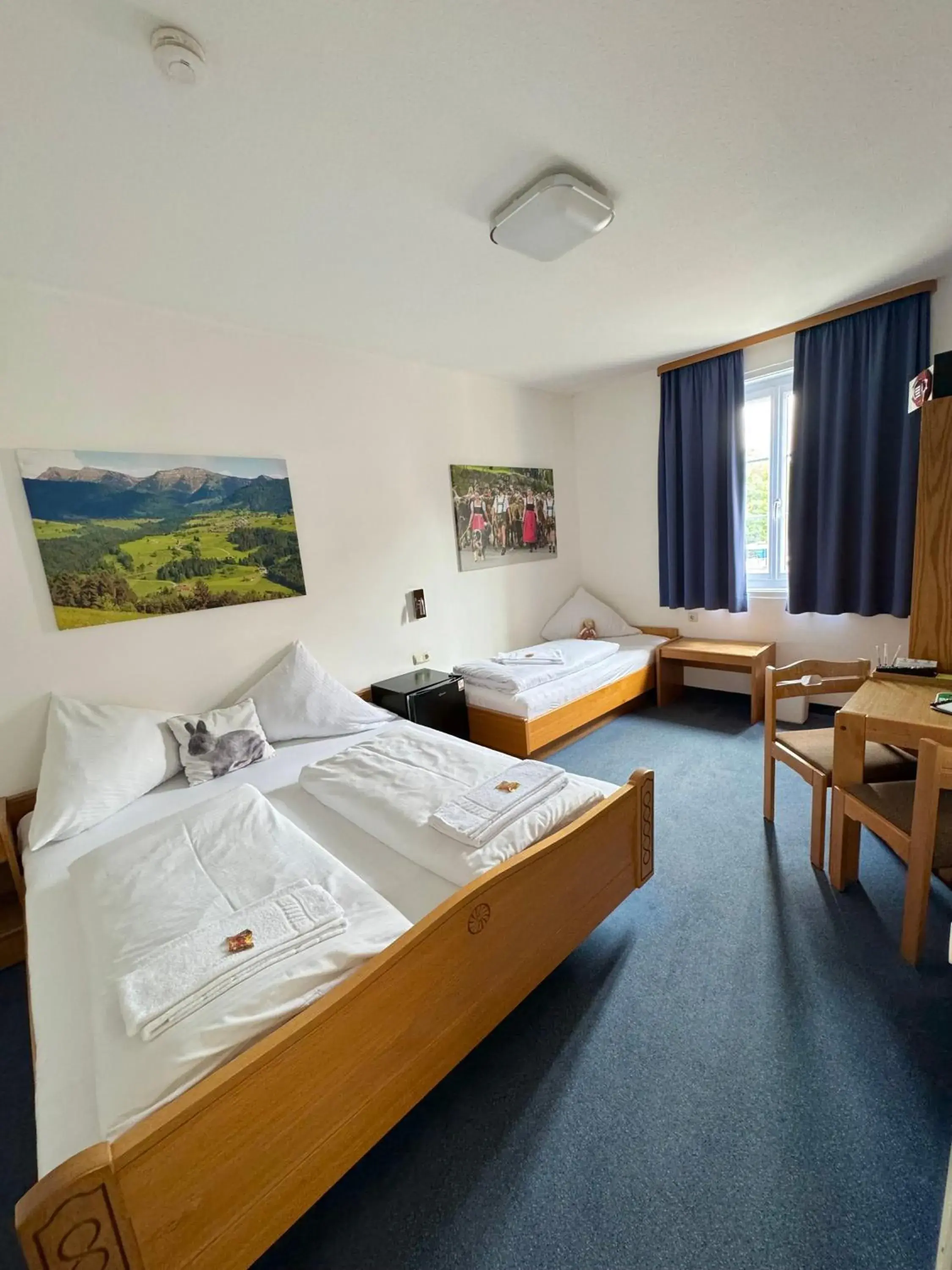 3-Bed Room - single occupancy in Hotel Hasen Kaufbeuren Allgäu 3-Bed Room - single occupancy in Hotel Hasen Kaufbeuren Allgäu