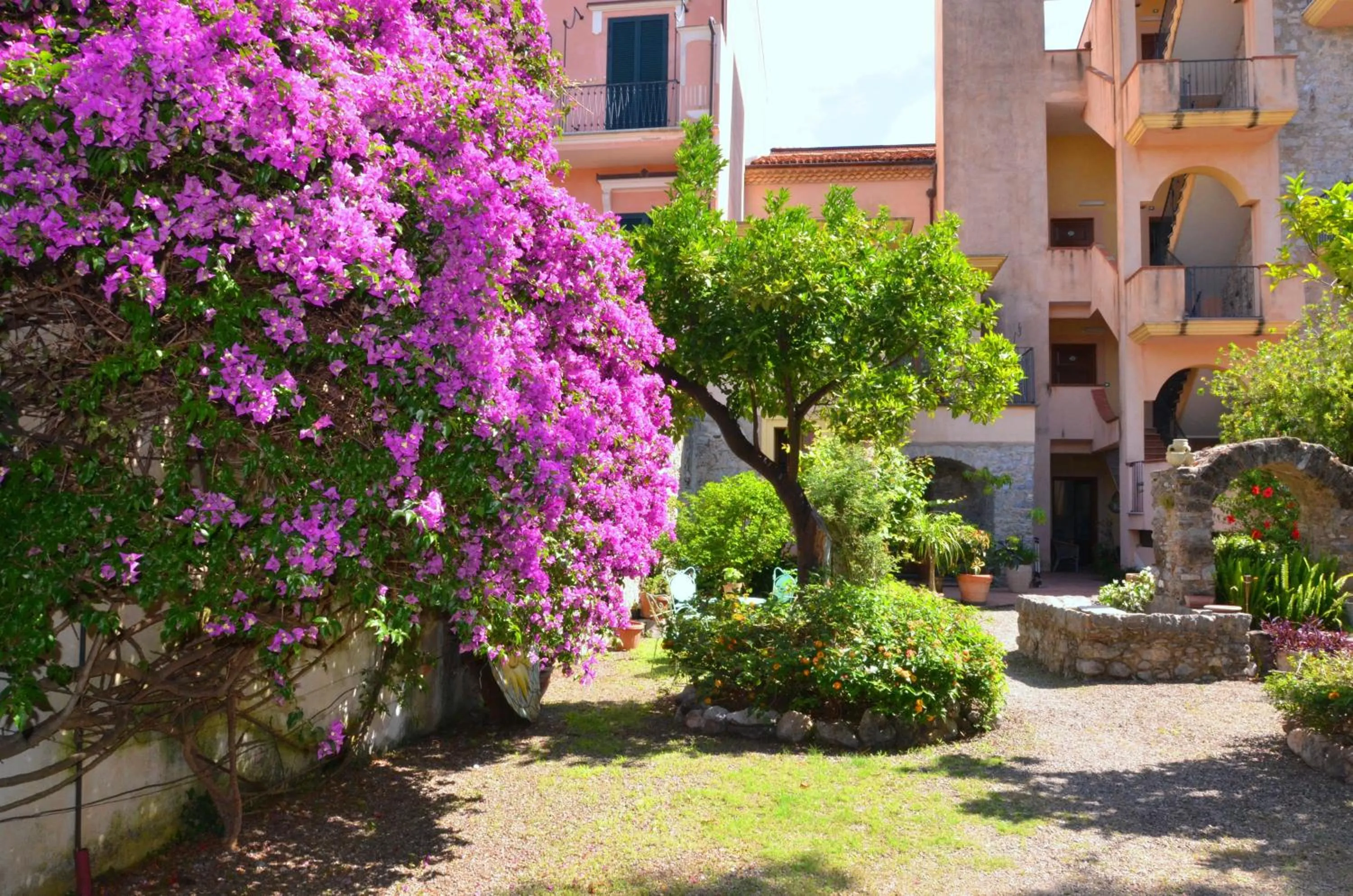 Spring in Hotel Del Sole Al Plebiscito