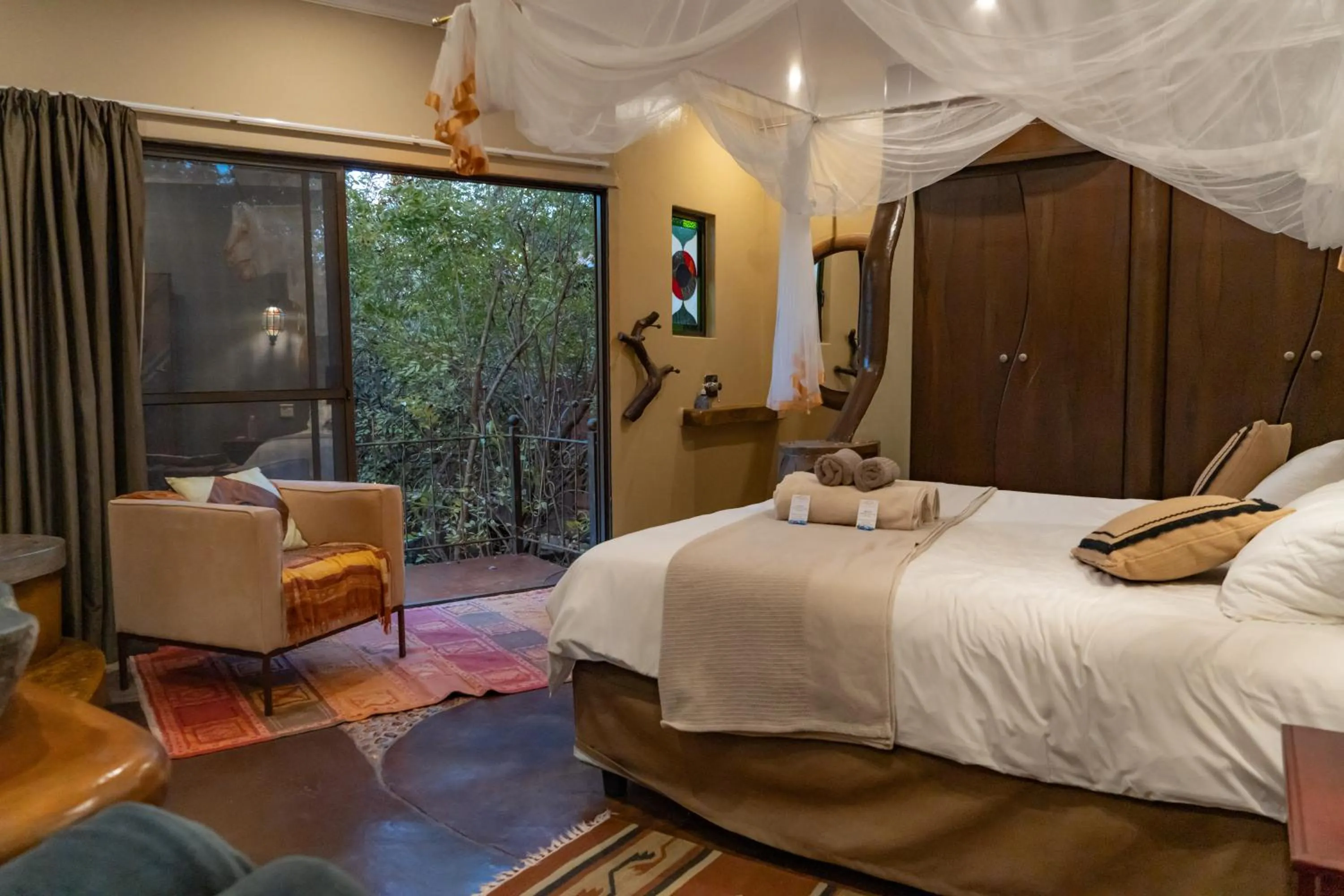 Shower, Bed in Leopards Rock Bush Boutique