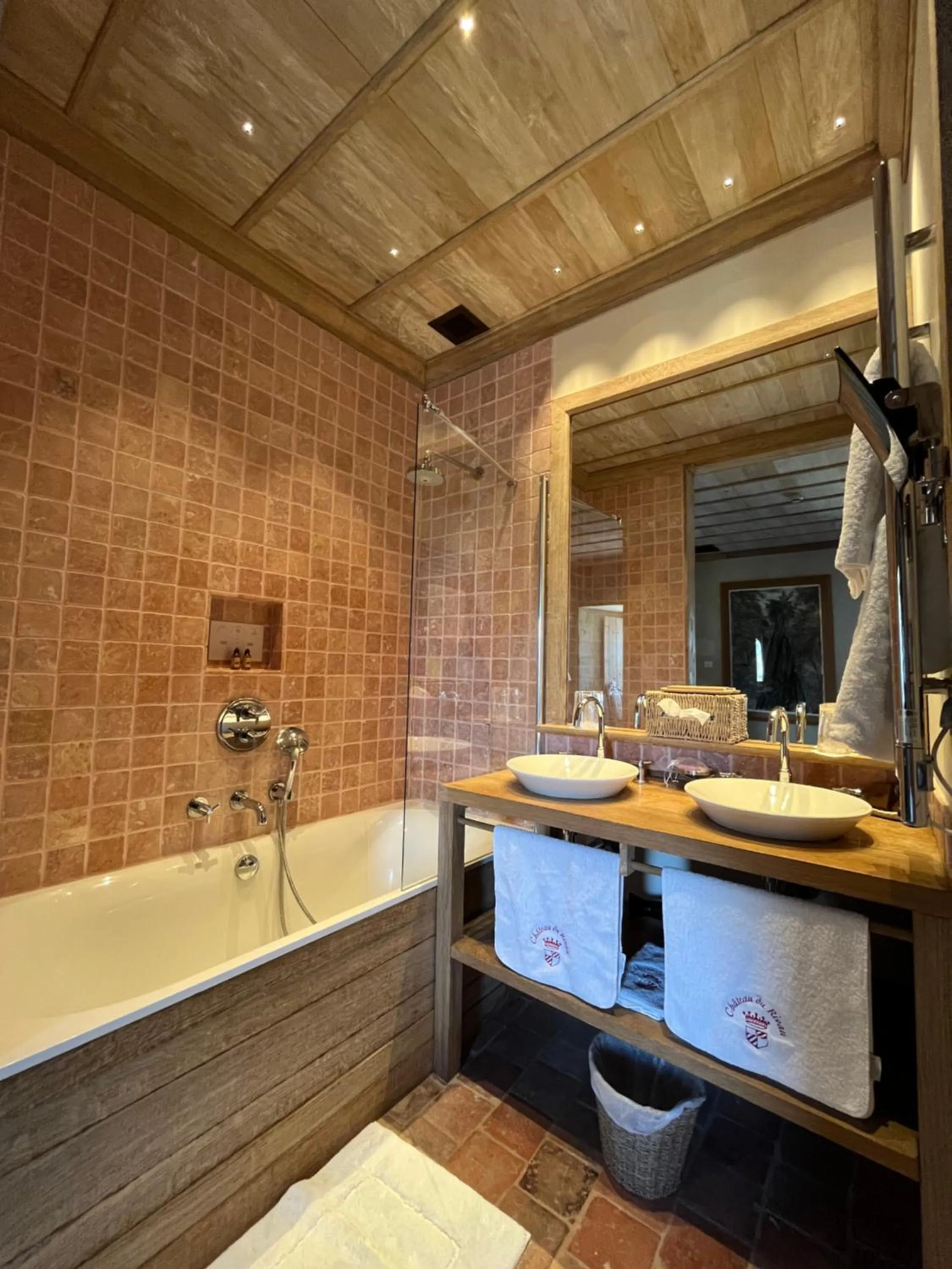 Bathroom in Hôtel du Château du Rivau
