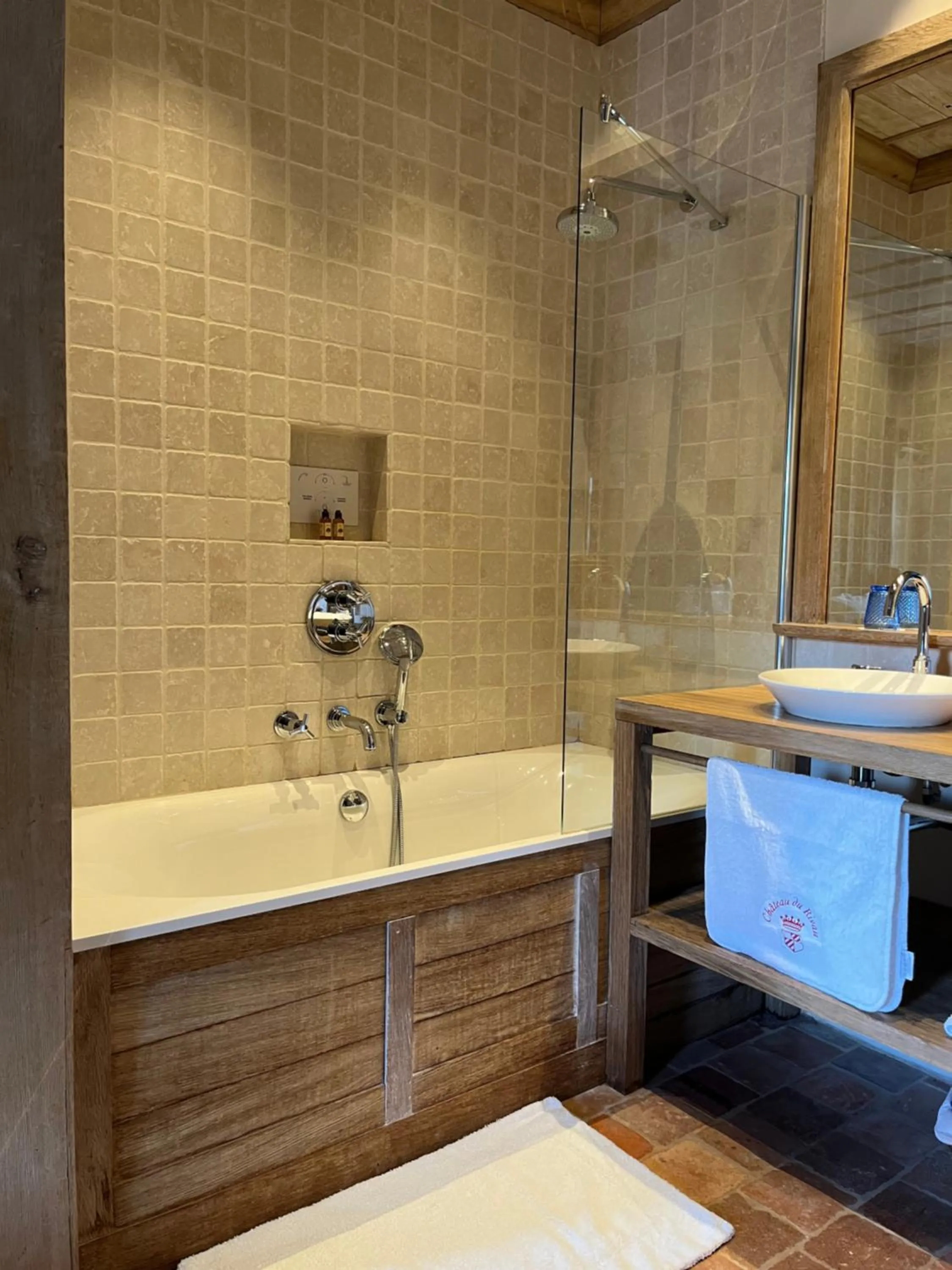 Bathroom in Hôtel du Château du Rivau