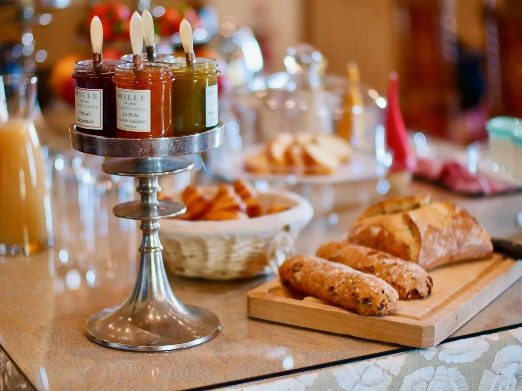 Buffet breakfast in Hôtel du Château du Rivau