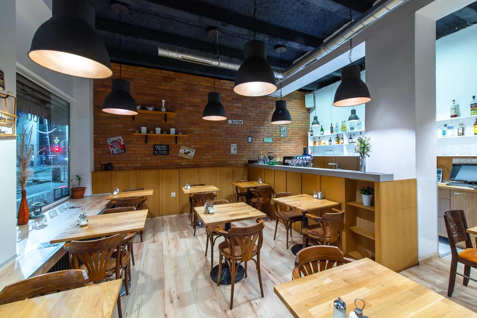 Restaurant/places to eat in 7Days B&B